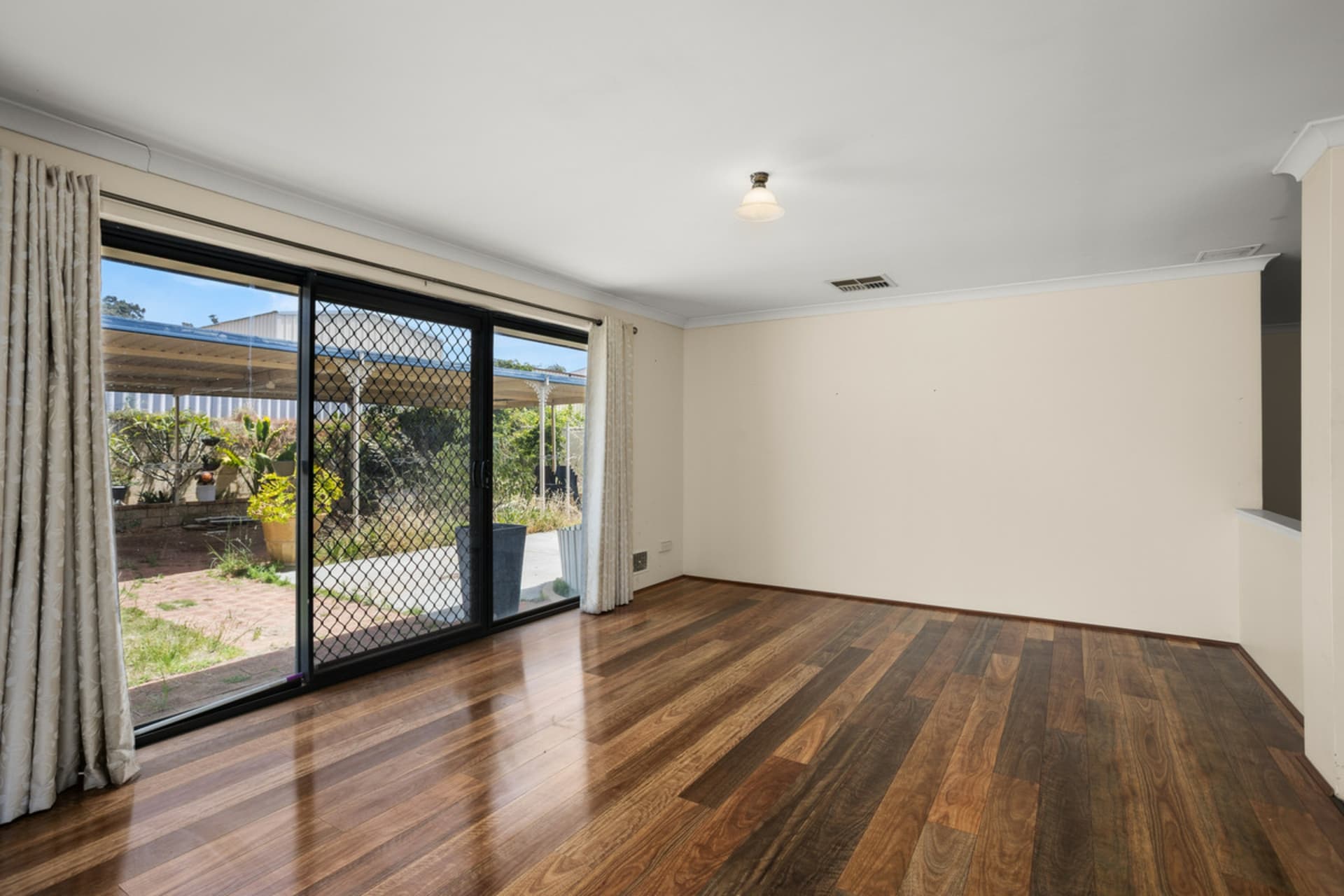 11 Meredith Way, Usher, Usher - Thumbnail 7