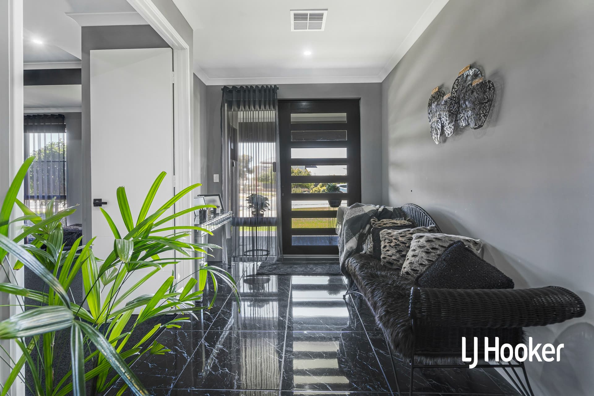 114 Castlewood Parkway, Southern River, Southern River - Thumbnail 3