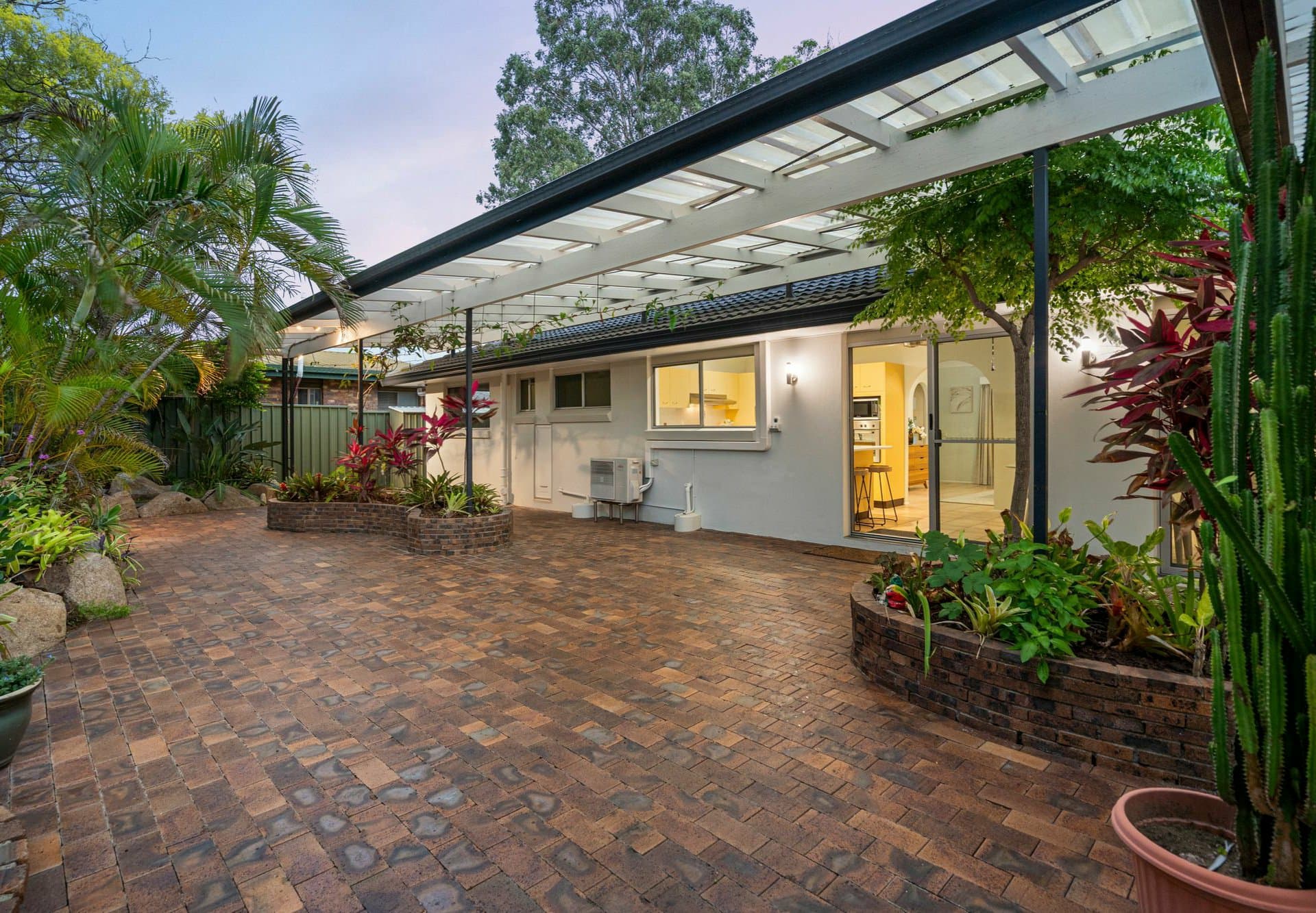 8 Lenore Crescent, Springwood, Springwood - Thumbnail 2