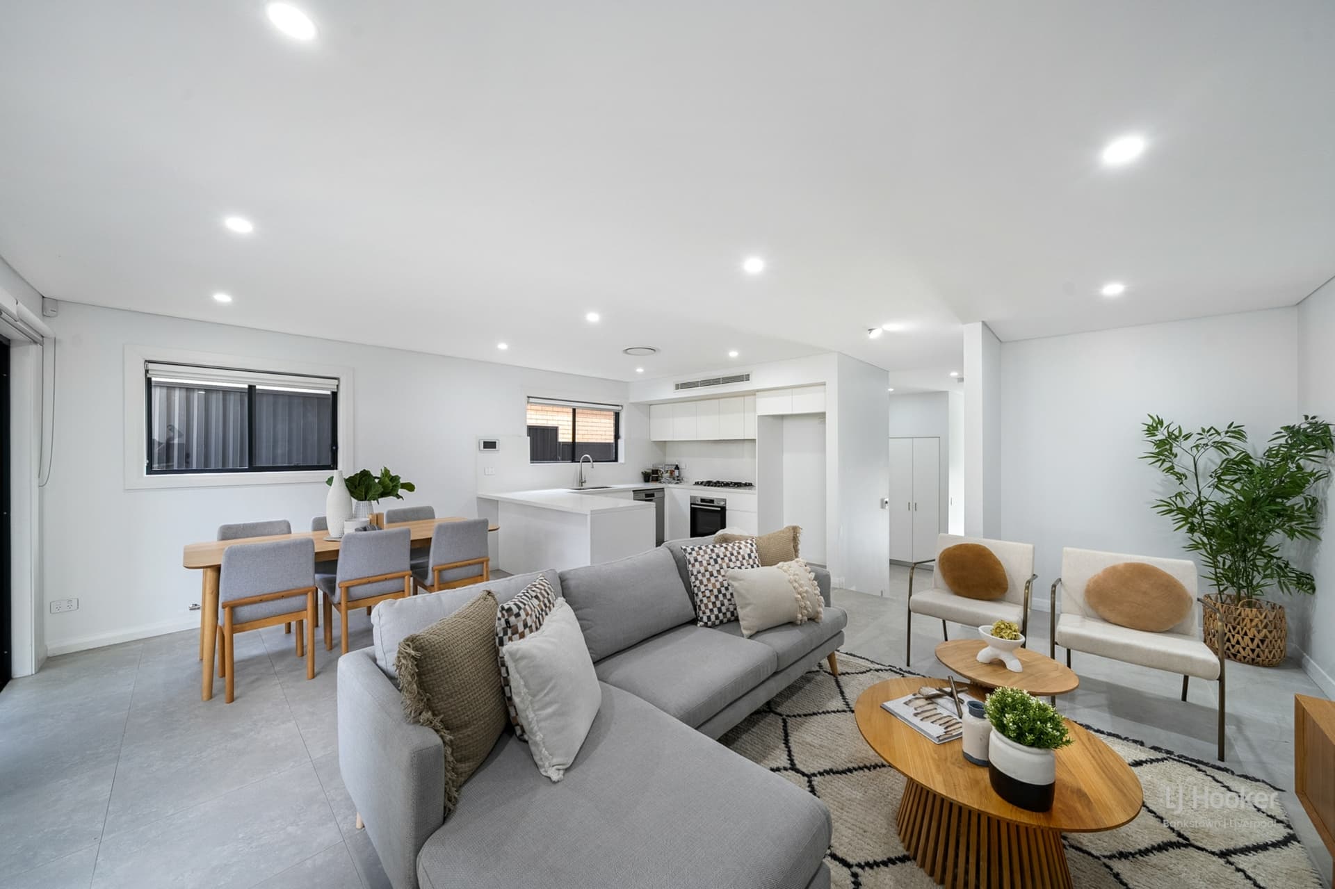 123 Amaroo Avenue, Georges Hall, Georges Hall - Thumbnail 2