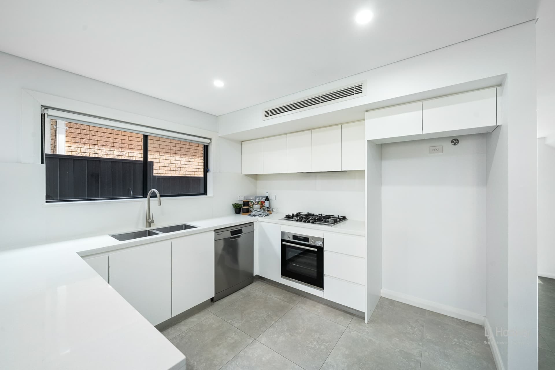 123 Amaroo Avenue, Georges Hall, Georges Hall - Thumbnail 3