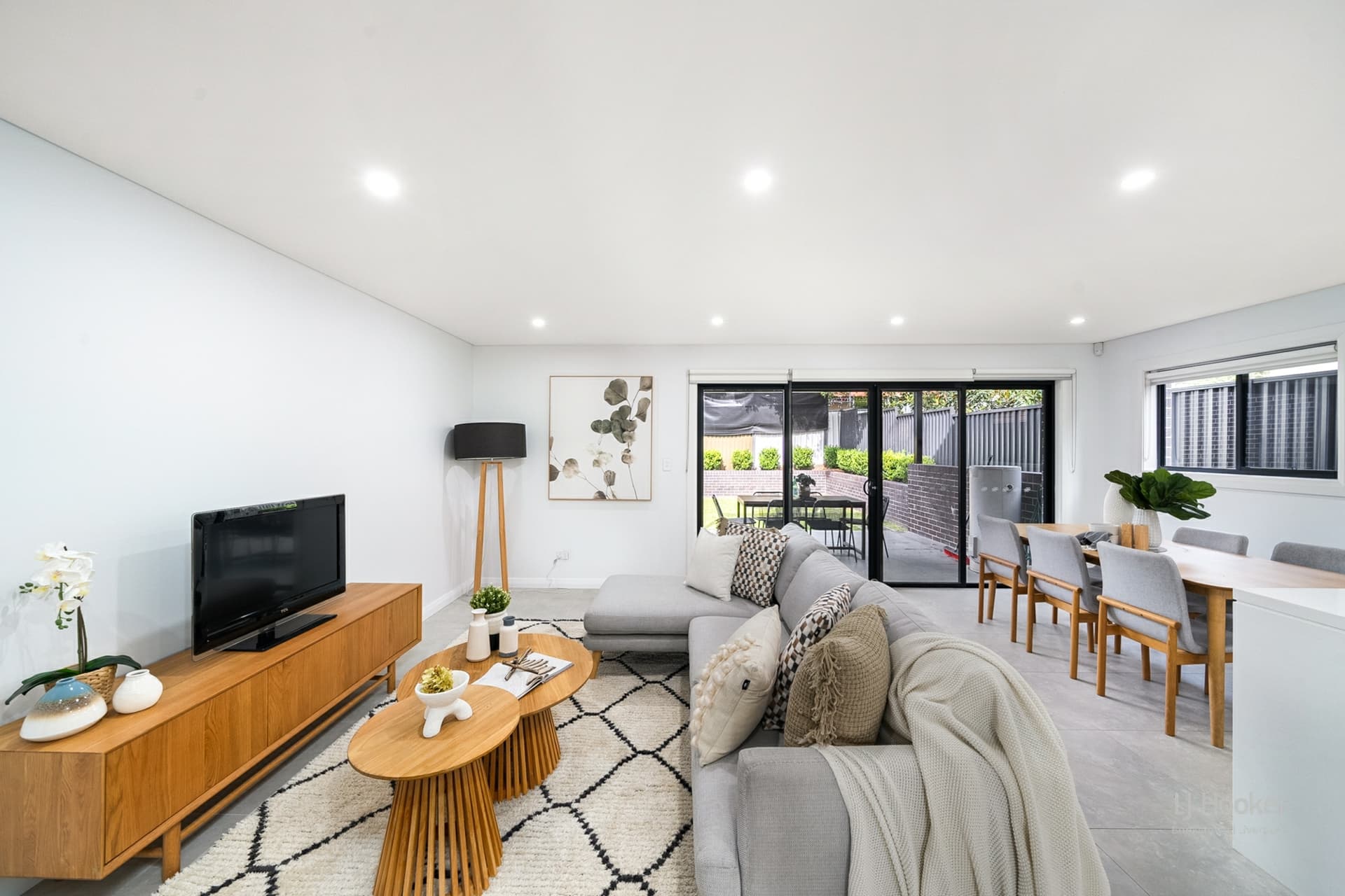 123 Amaroo Avenue, Georges Hall, Georges Hall - Thumbnail 4