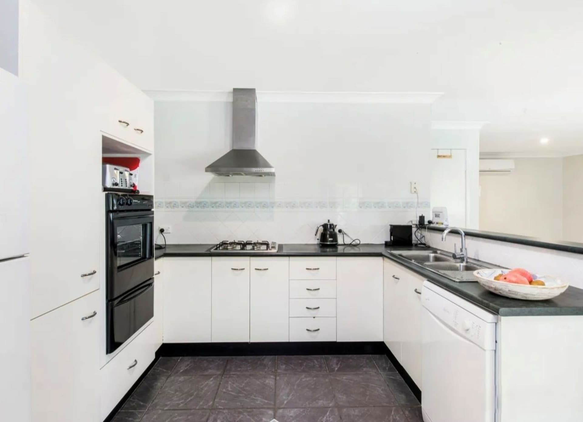 8 Albatross Close, Forresters Beach, Forresters Beach - Thumbnail 2