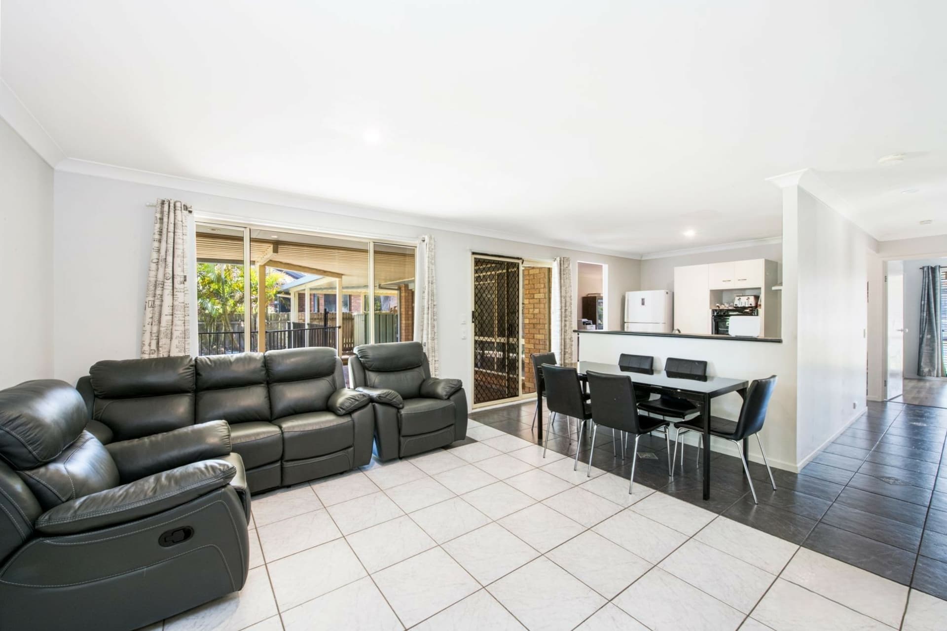 8 Albatross Close, Forresters Beach, Forresters Beach - Thumbnail 3