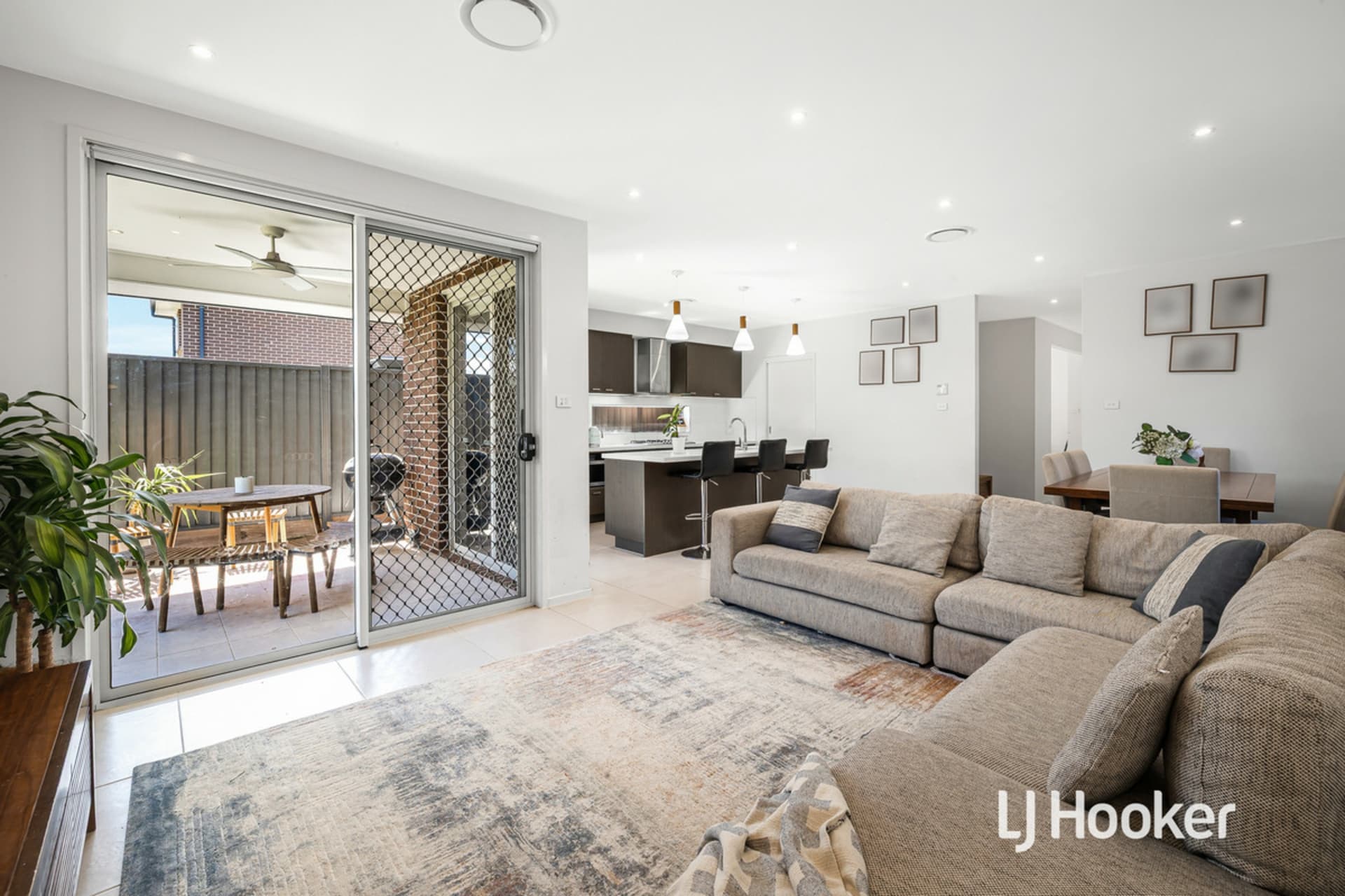 53 Foxall Street  (Grantham Farm), Riverstone, Riverstone - Thumbnail 4