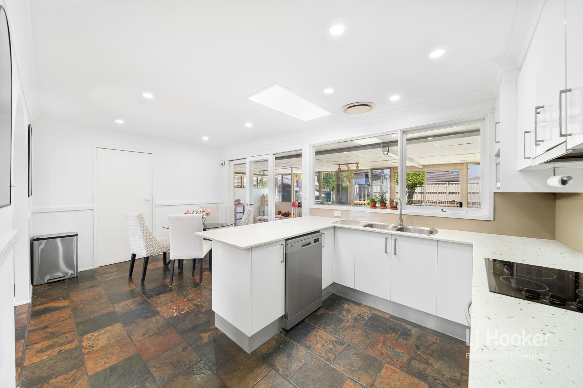 30 Elouera Crescent, Moorebank, Moorebank - Thumbnail 4