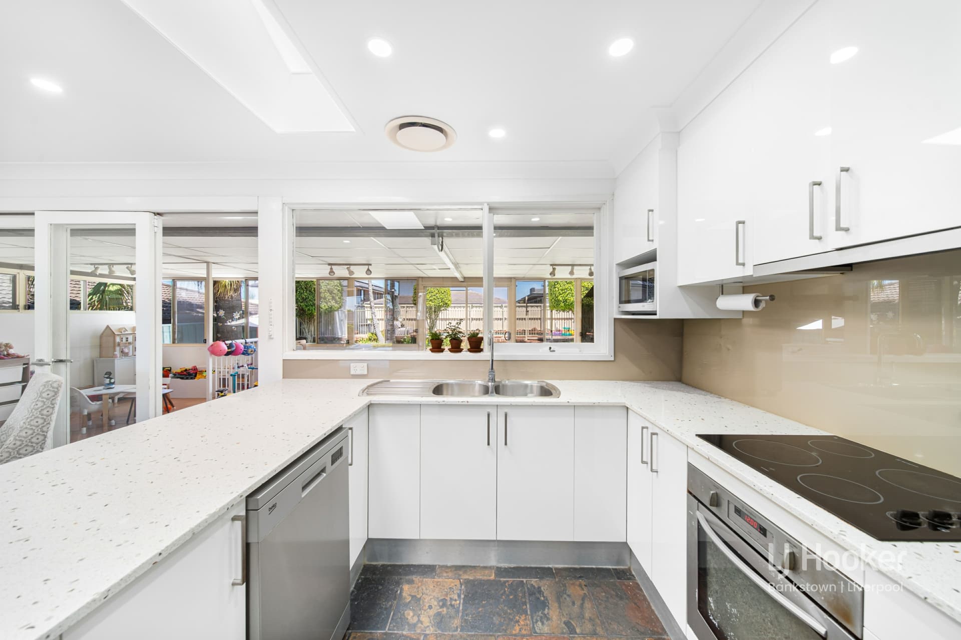 30 Elouera Crescent, Moorebank, Moorebank - Thumbnail 6