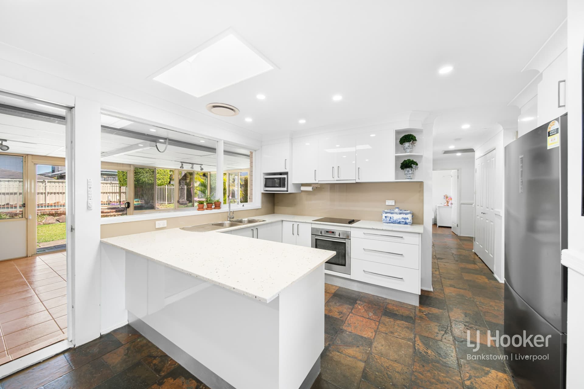 30 Elouera Crescent, Moorebank, Moorebank - Thumbnail 7