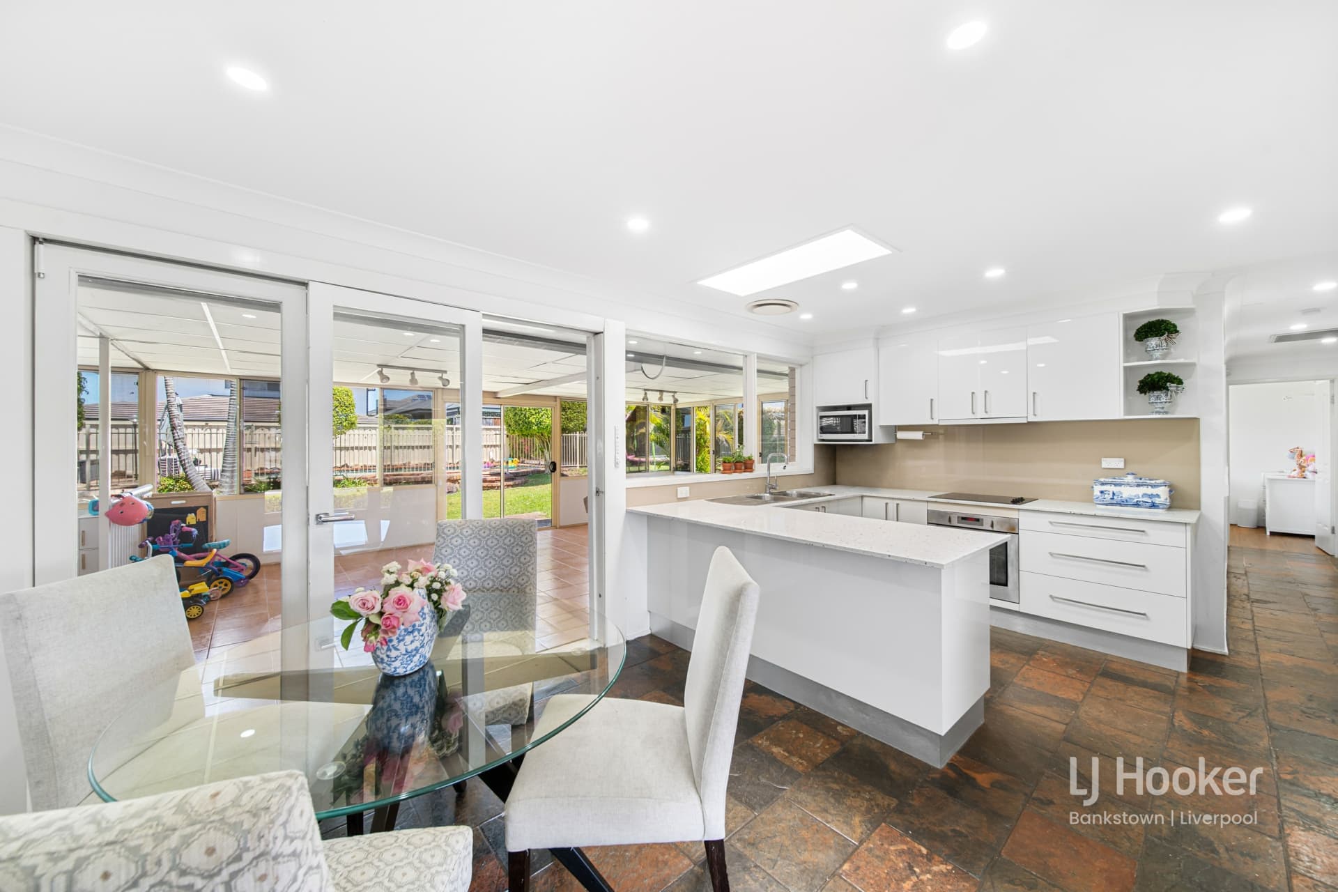 30 Elouera Crescent, Moorebank, Moorebank - Thumbnail 8