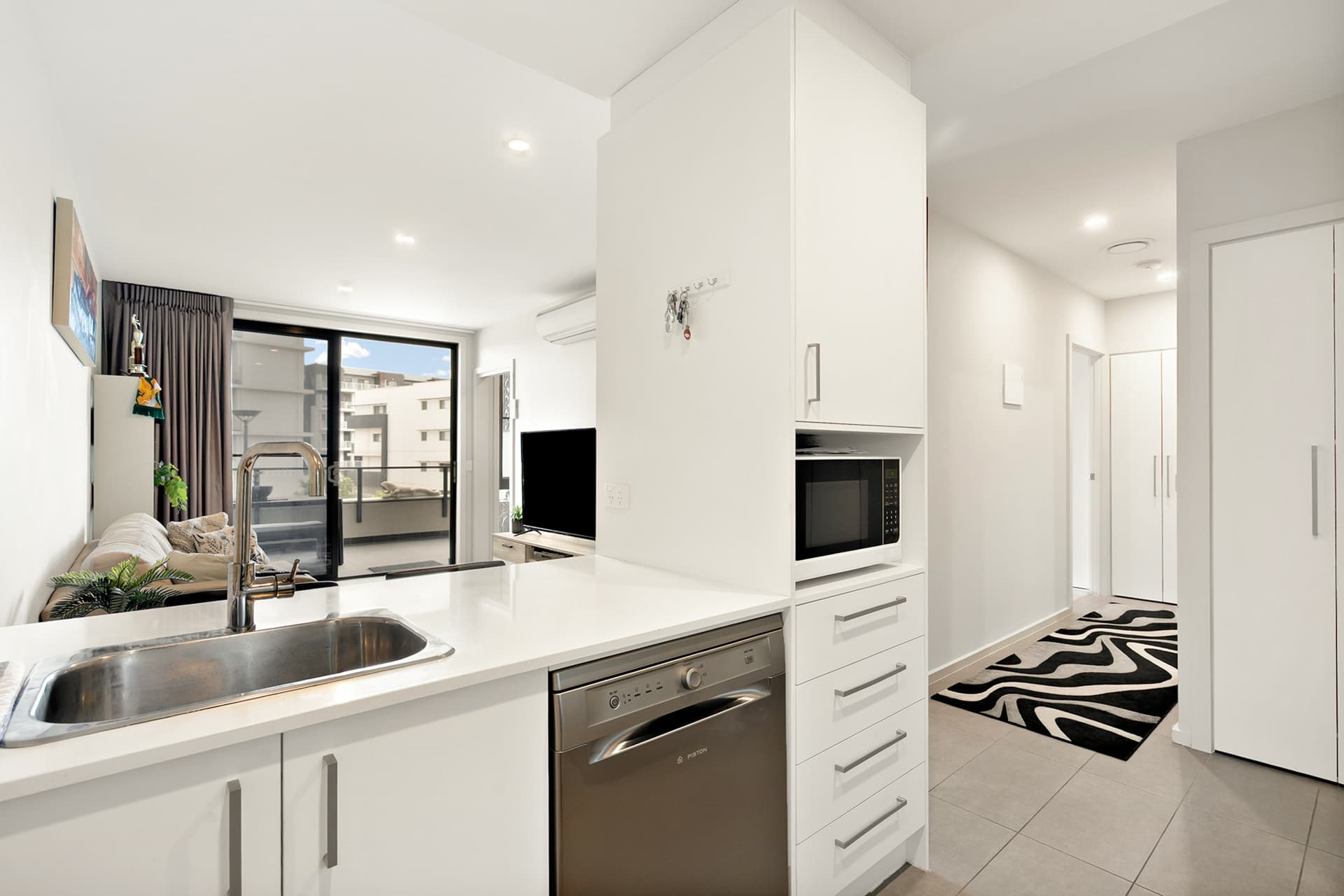 3/1 Cynthea Teague Crescent, Greenway, Greenway - Thumbnail 3
