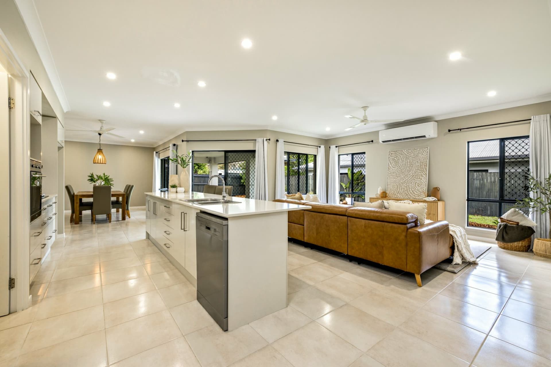 48 Woodlock Drive, Edmonton, Edmonton - Thumbnail 4