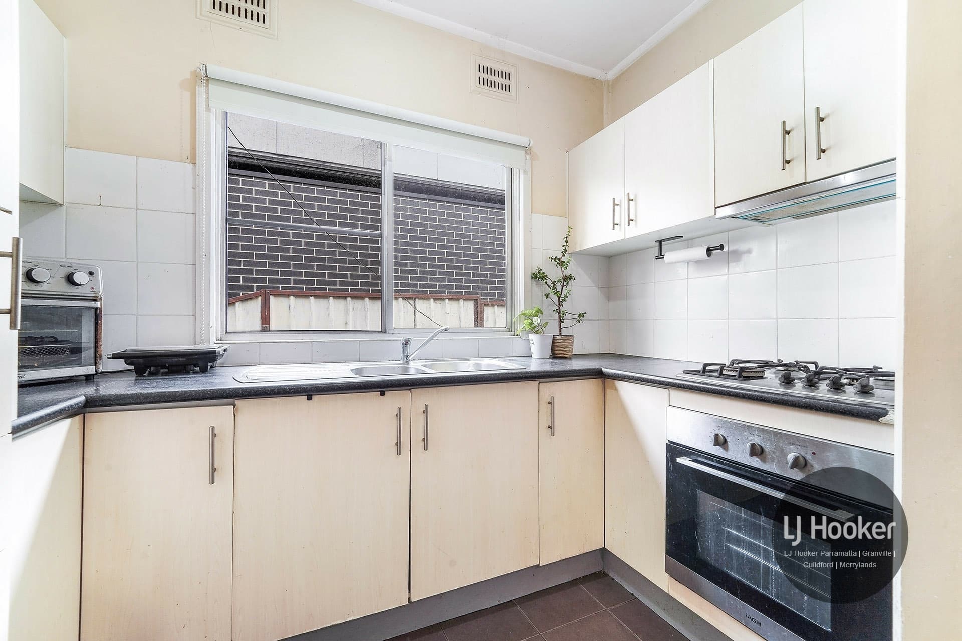 8 Acland Street, Guildford, Guildford - Thumbnail 3
