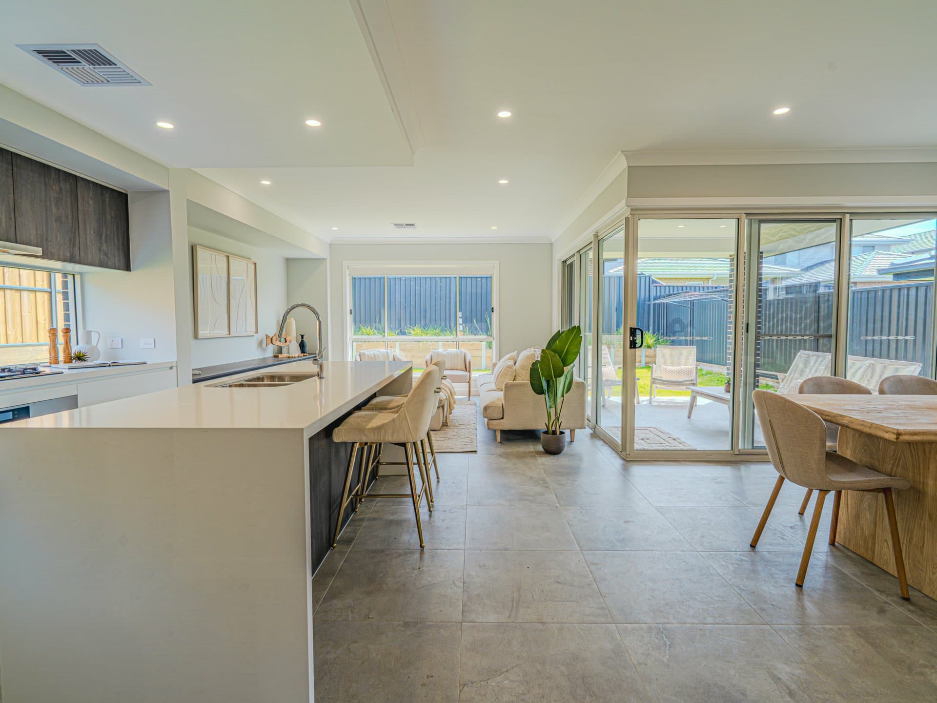 2 Bluegate Street, Box Hill, Box Hill - Thumbnail 4