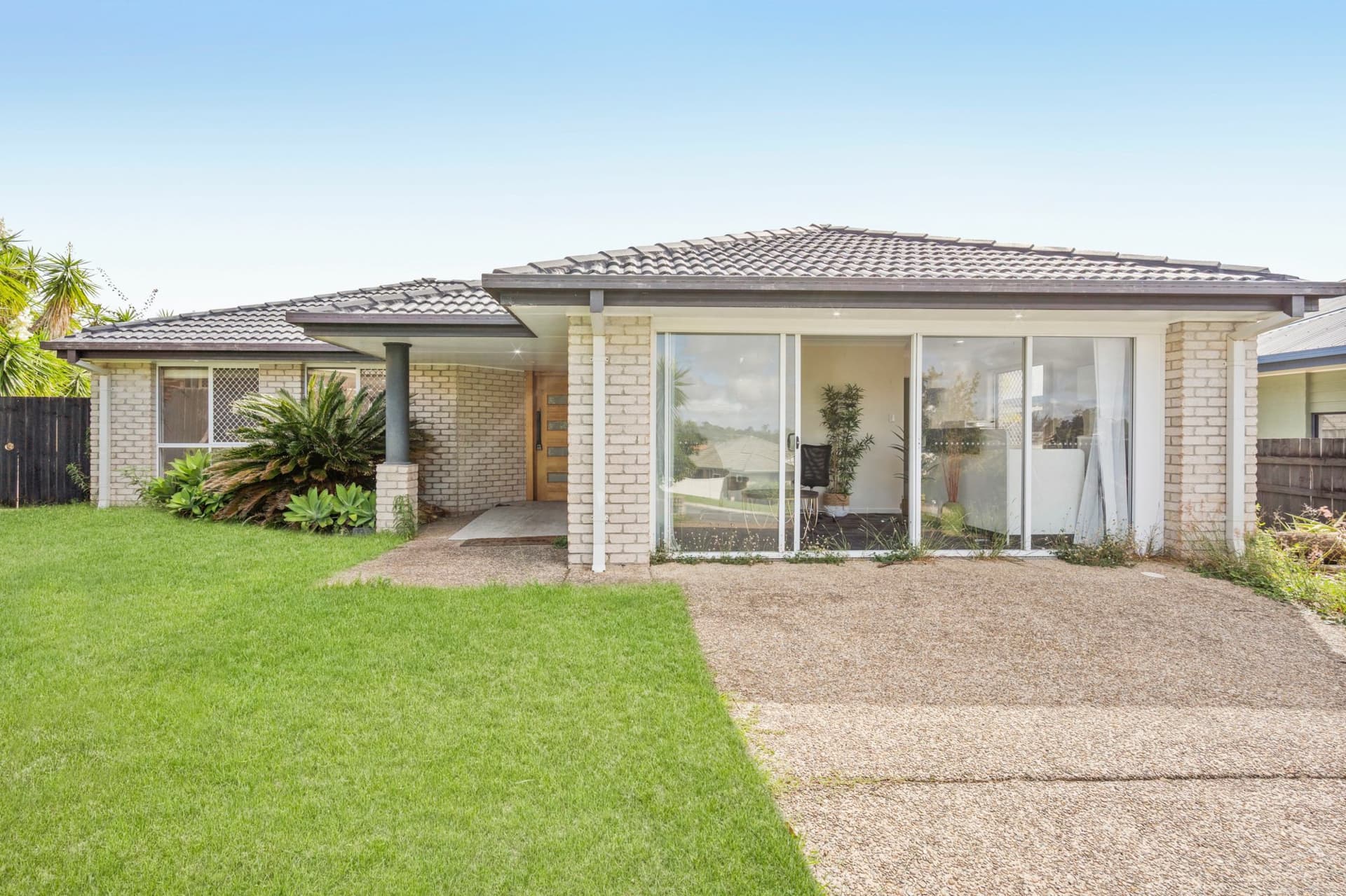 17 Lancelot Crescent, Ormeau, Ormeau - Thumbnail 2