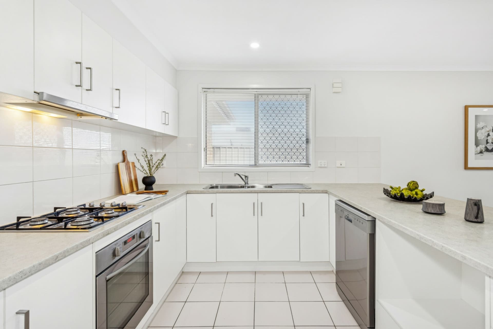 5 Hampshire Drive, Craigmore, Craigmore - Thumbnail 2