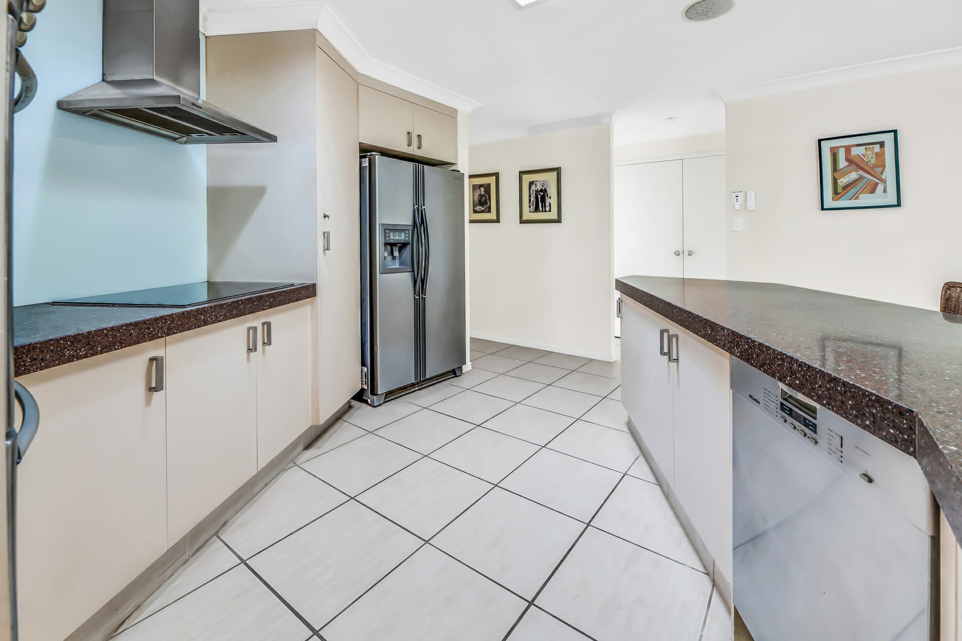 7 Sun Valley Drive, Ashmore, Ashmore - Thumbnail 6