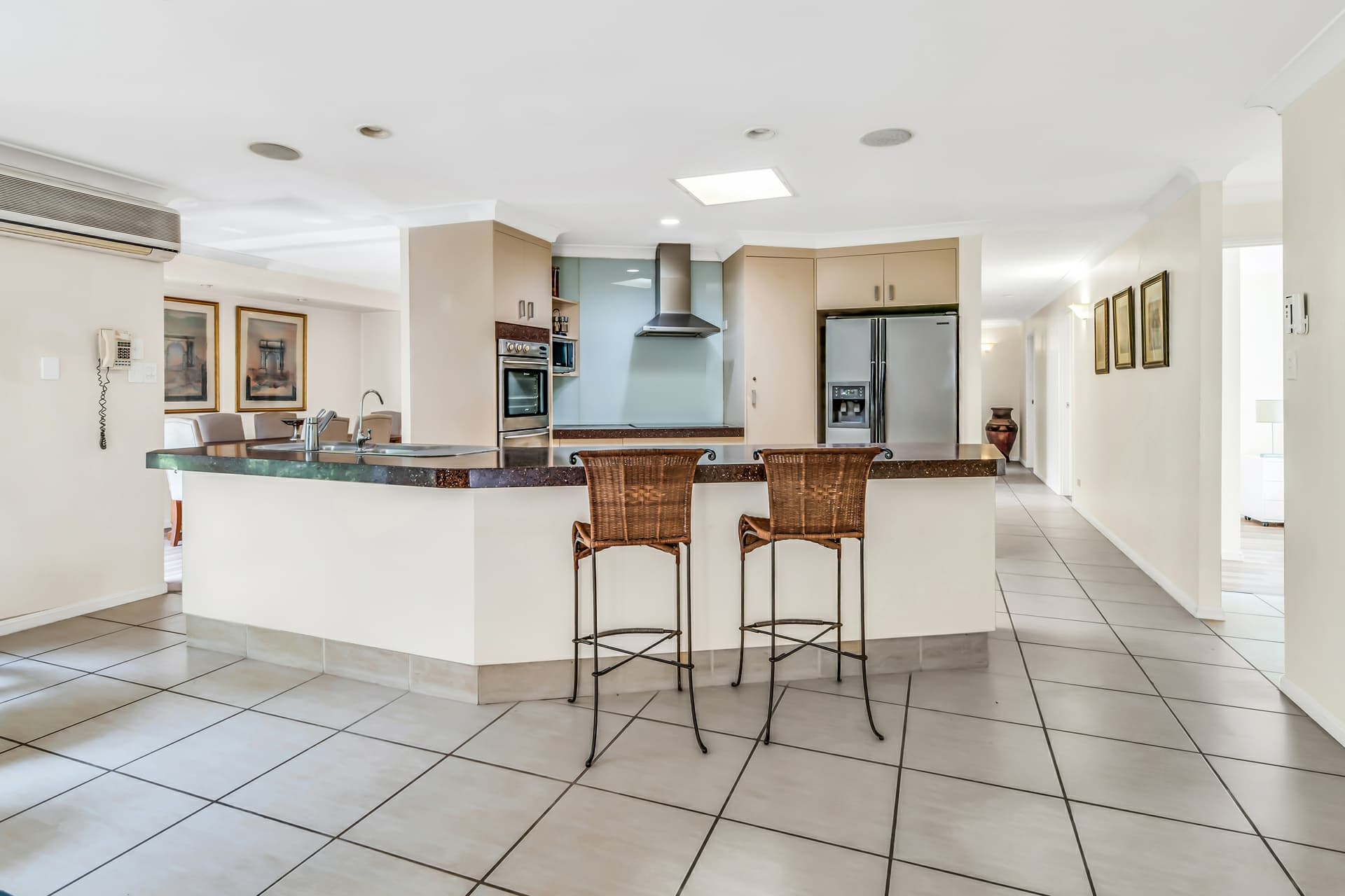 7 Sun Valley Drive, Ashmore, Ashmore - Thumbnail 7