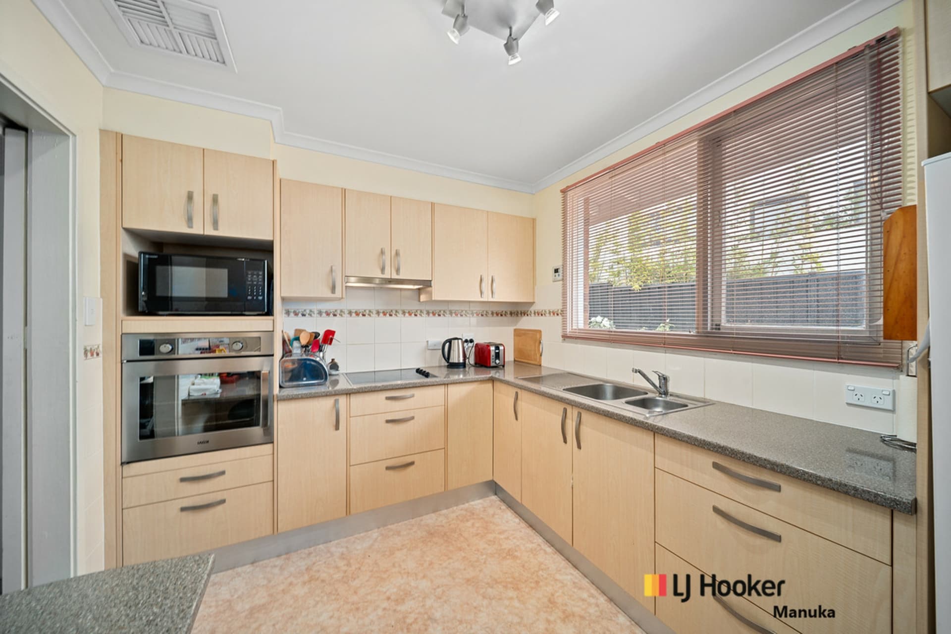 27 Carstensz Street, Griffith, Griffith - Thumbnail 7
