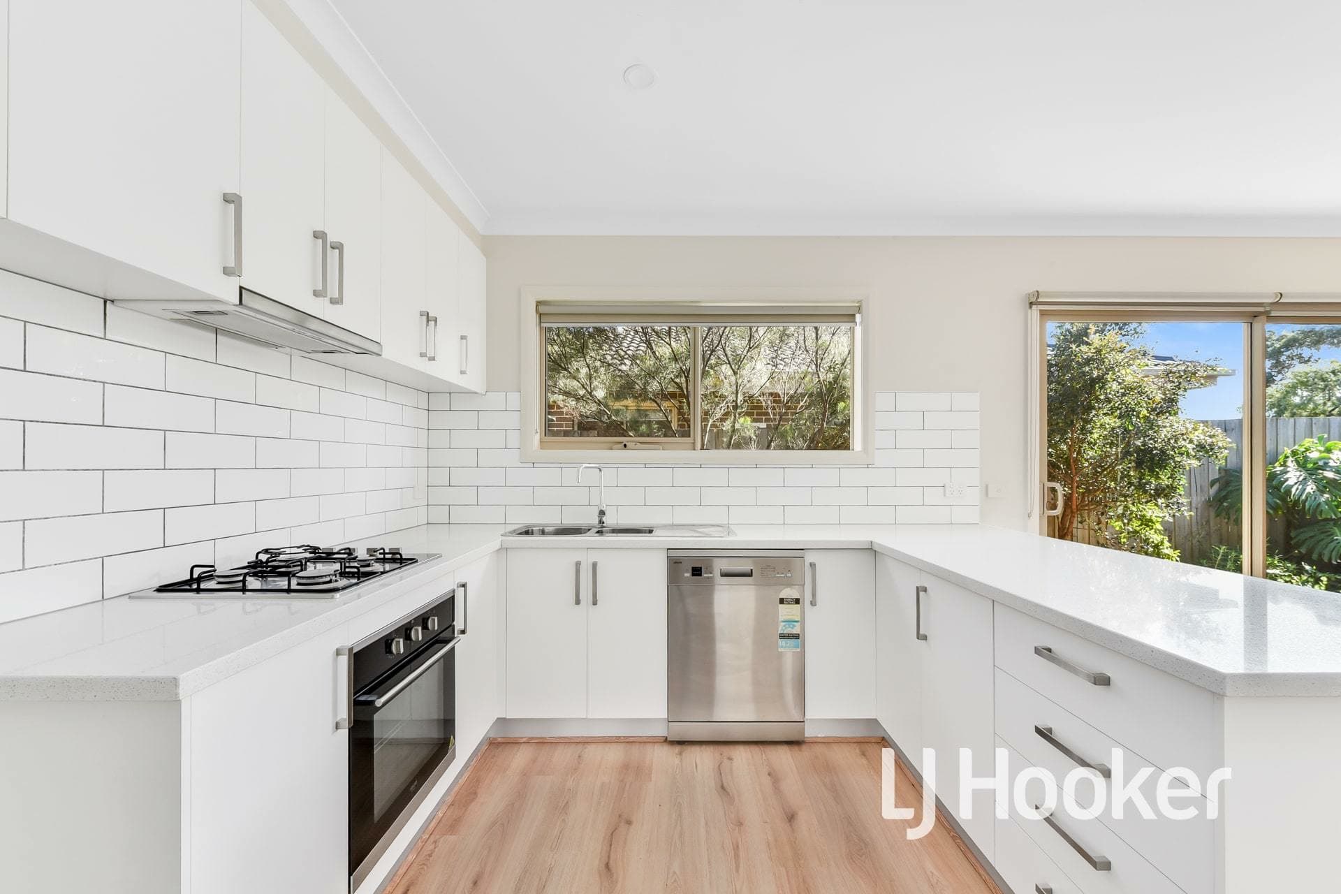 6 Clayton Road, Cranbourne, Cranbourne - Thumbnail 5