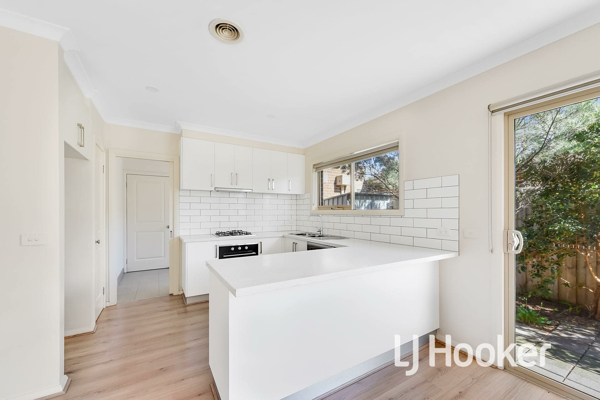 6 Clayton Road, Cranbourne, Cranbourne - Thumbnail 6