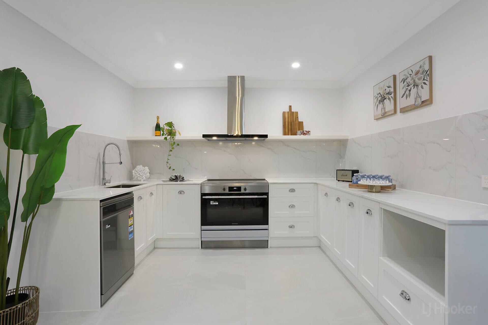 77 The Estuary, Coombabah, Coombabah - Thumbnail 3