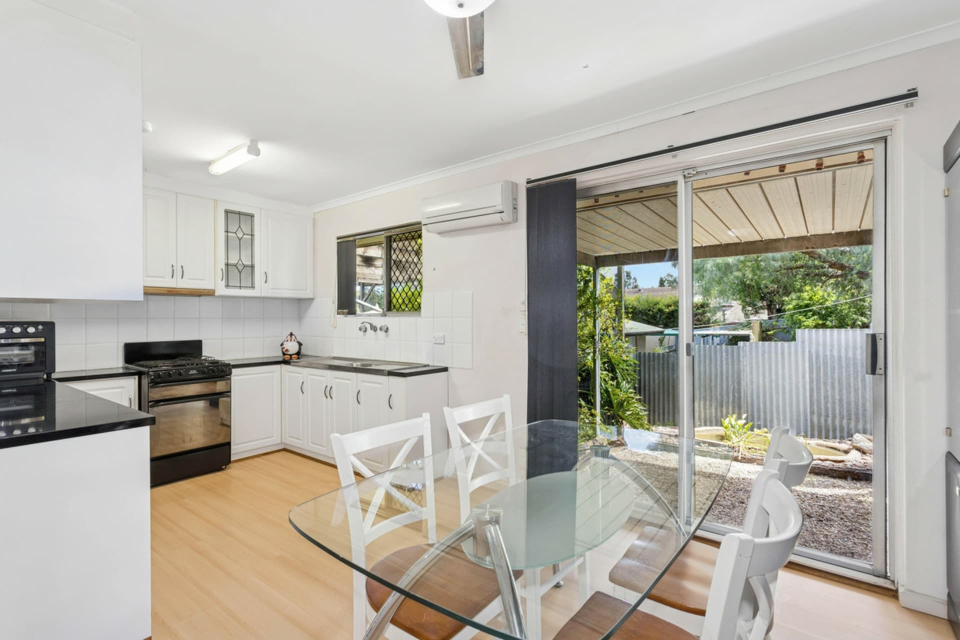 13 Folkstone Street, Modbury Heights, Modbury Heights - Thumbnail 4