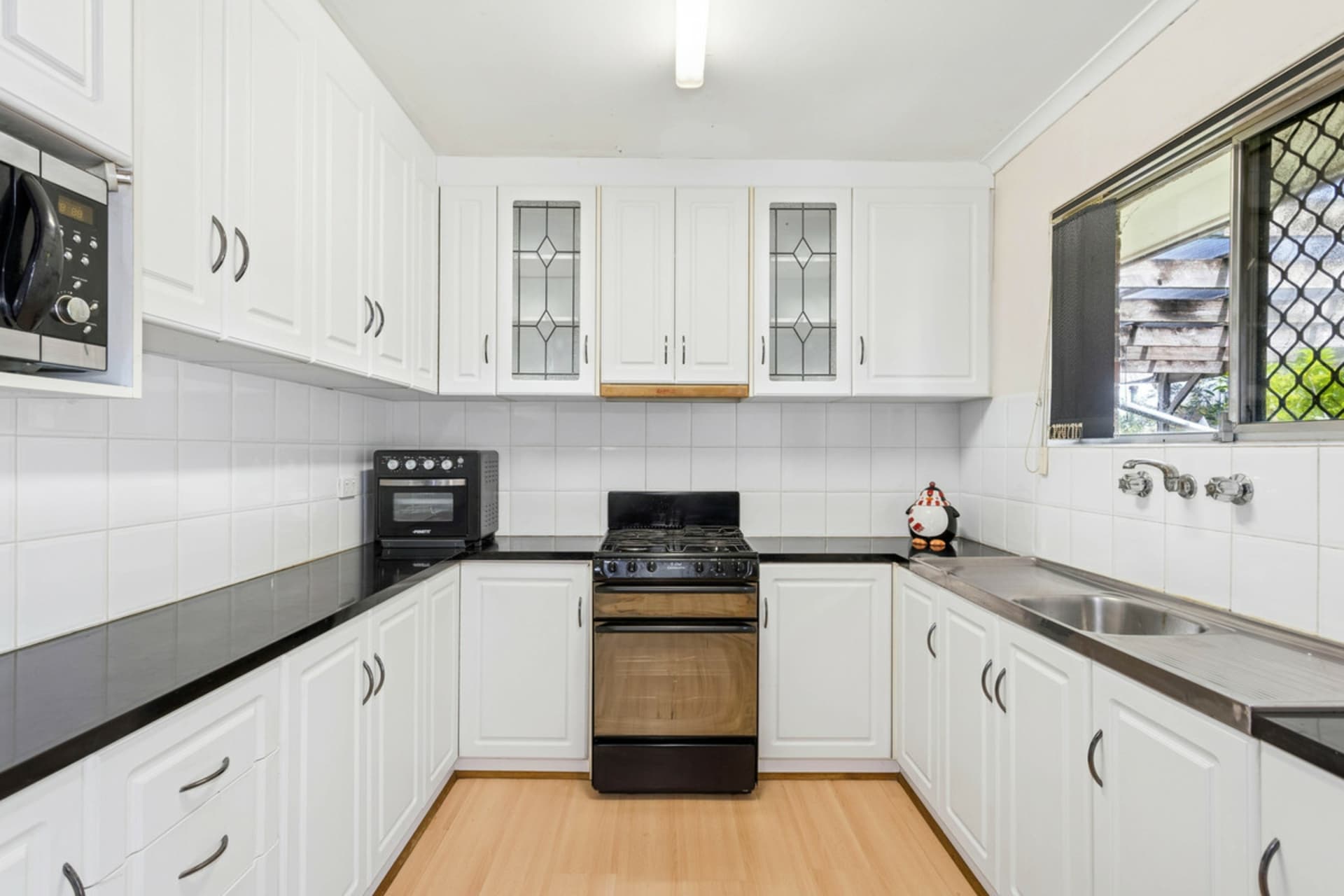 13 Folkstone Street, Modbury Heights, Modbury Heights - Thumbnail 5