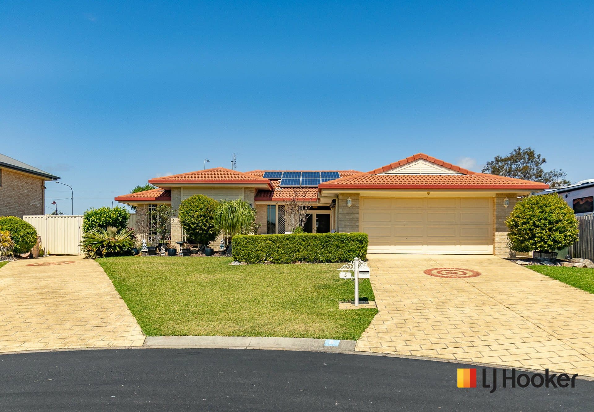 5 Adam Court, Urangan, Urangan - Image 1