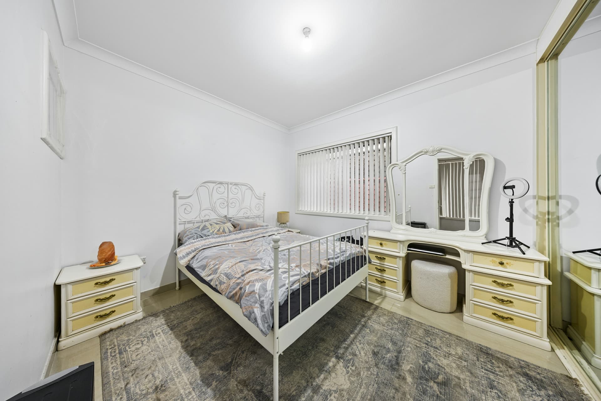40 Endeavour Road, Georges Hall, Georges Hall - Thumbnail 5