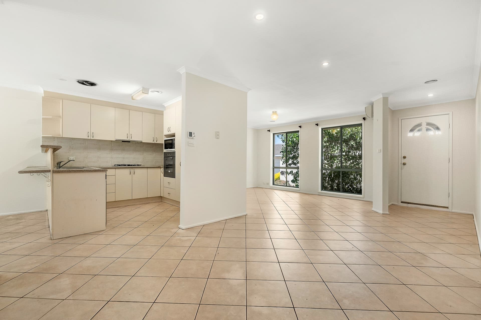 2/3 Noble Place, Flynn, Flynn - Thumbnail 4