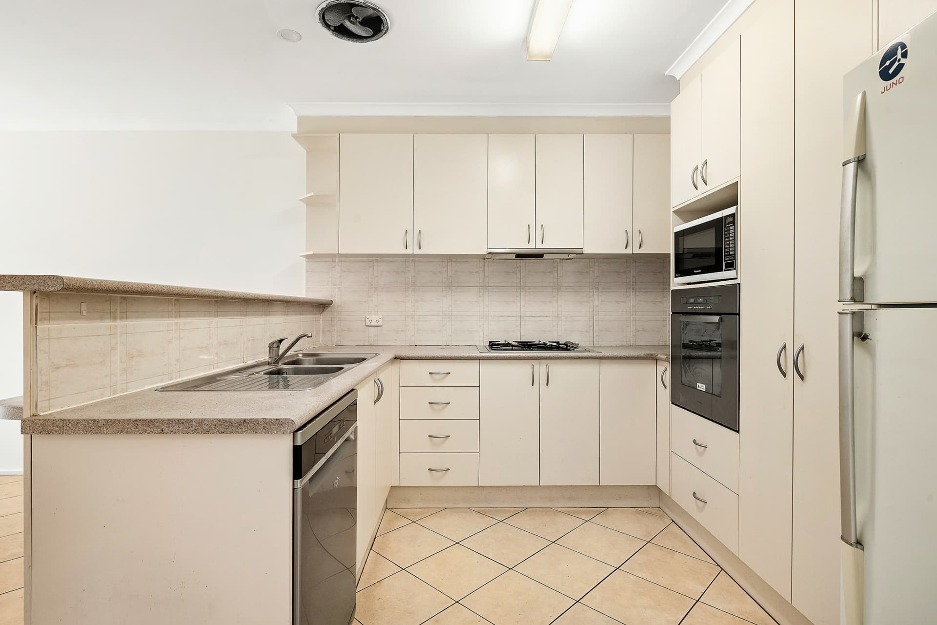 2/3 Noble Place, Flynn, Flynn - Thumbnail 6
