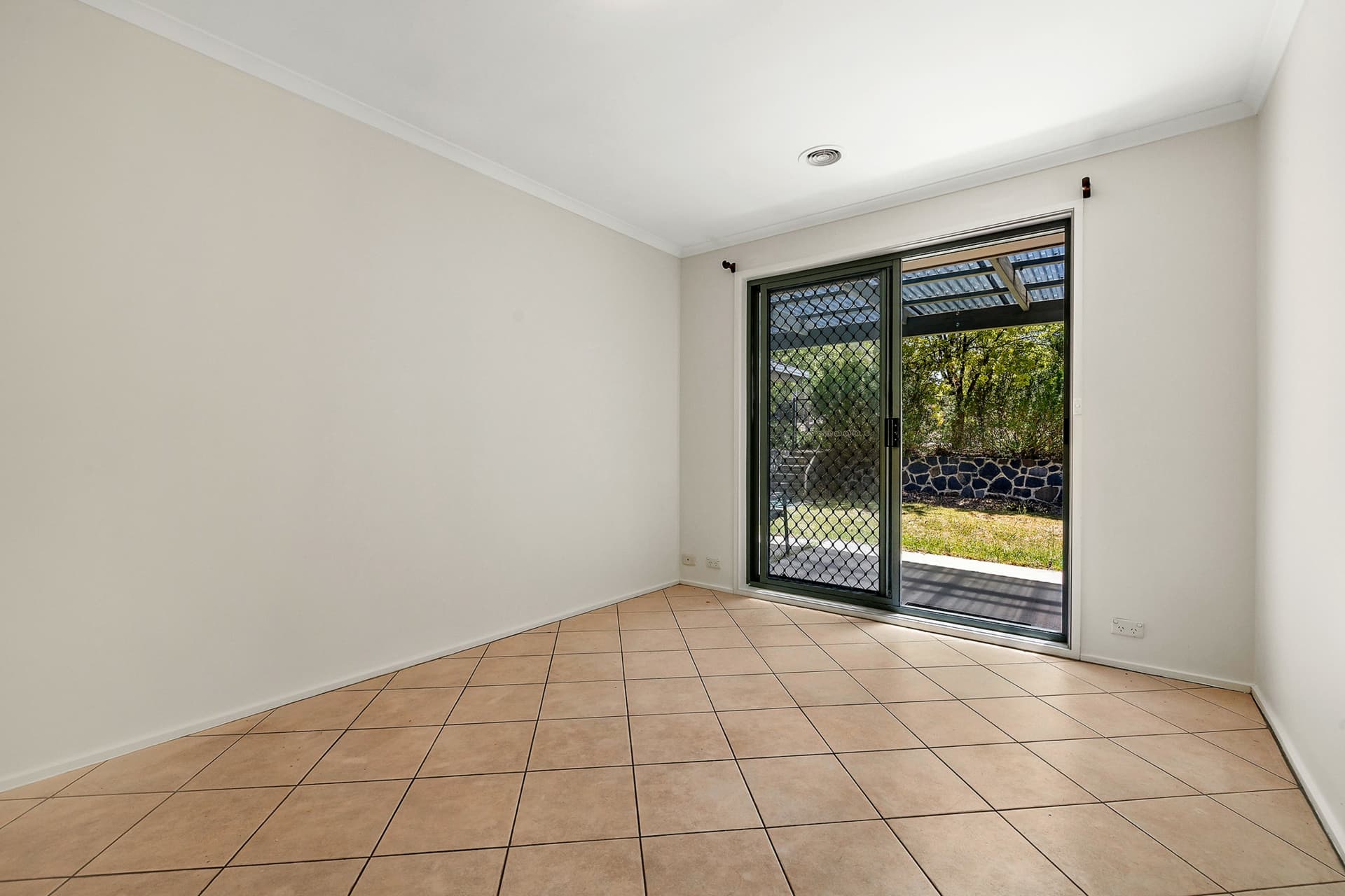 2/3 Noble Place, Flynn, Flynn - Thumbnail 7