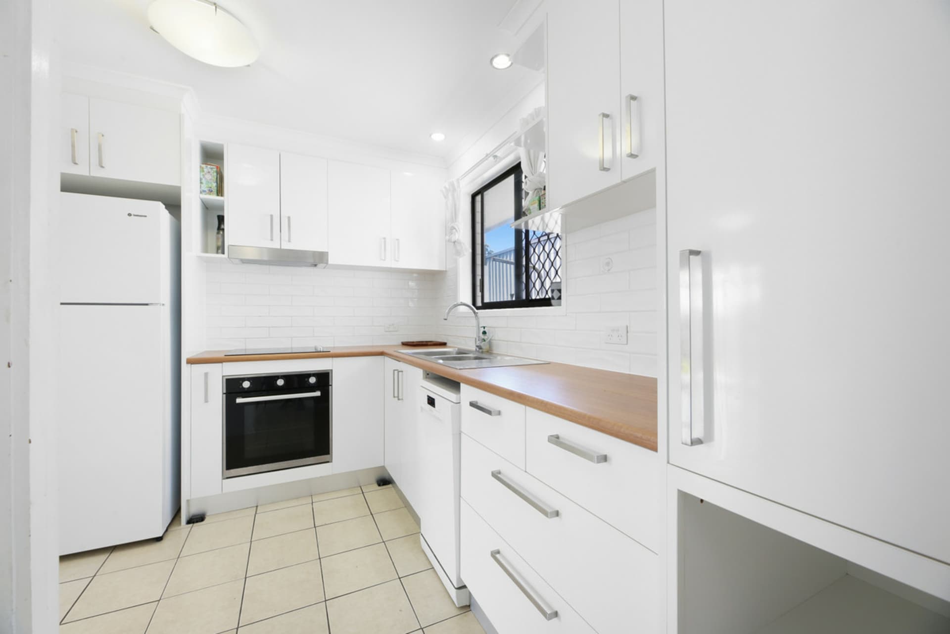 1/8 Brolga Avenue, Southport, Southport - Thumbnail 3