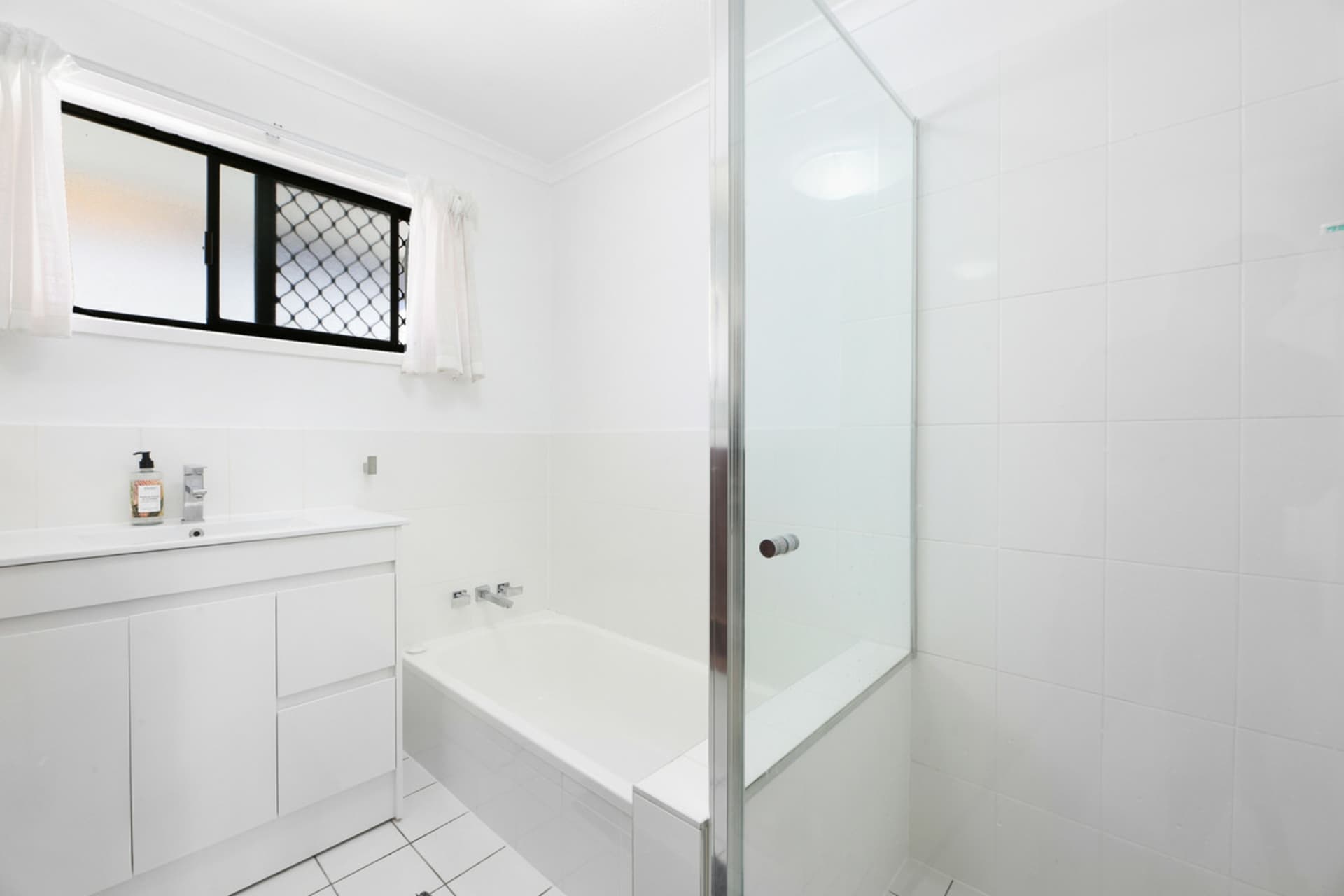 1/8 Brolga Avenue, Southport, Southport - Thumbnail 4