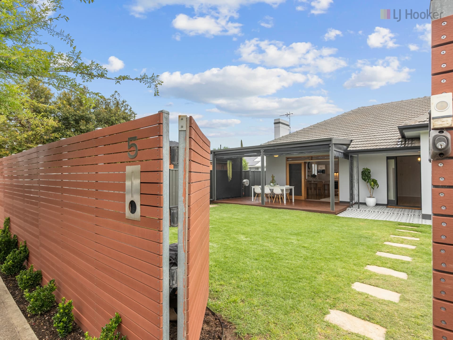 5 Condada Avenue, Park Holme, Park Holme - Thumbnail 2