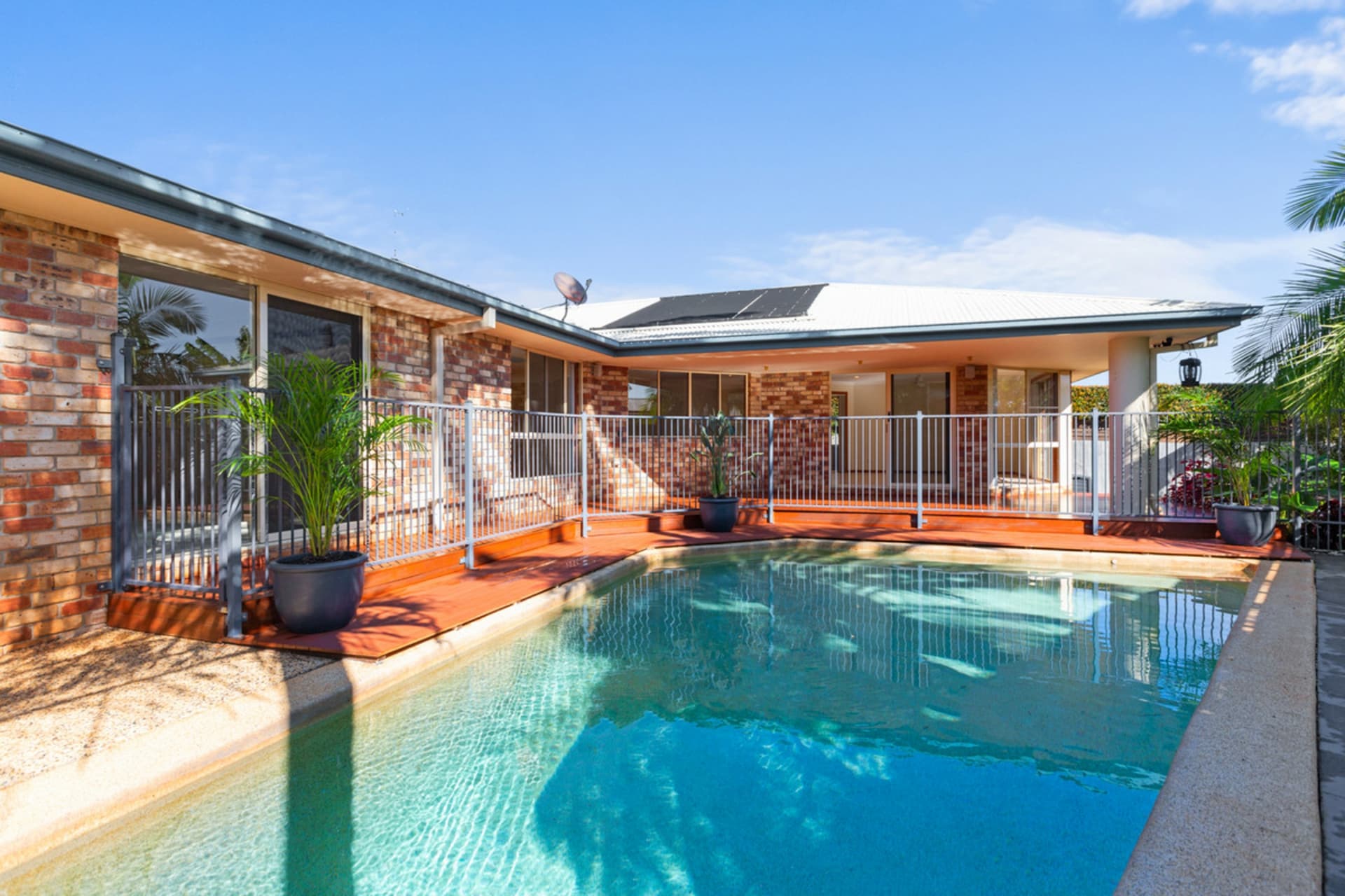 12 Lomond Place, Victoria Point, Victoria Point - Thumbnail 2