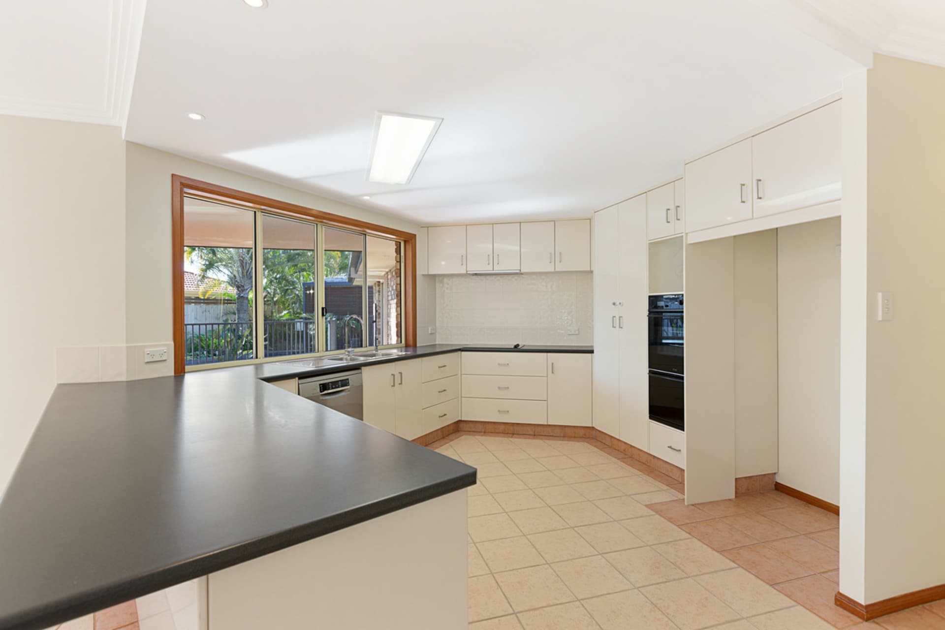 12 Lomond Place, Victoria Point, Victoria Point - Thumbnail 6