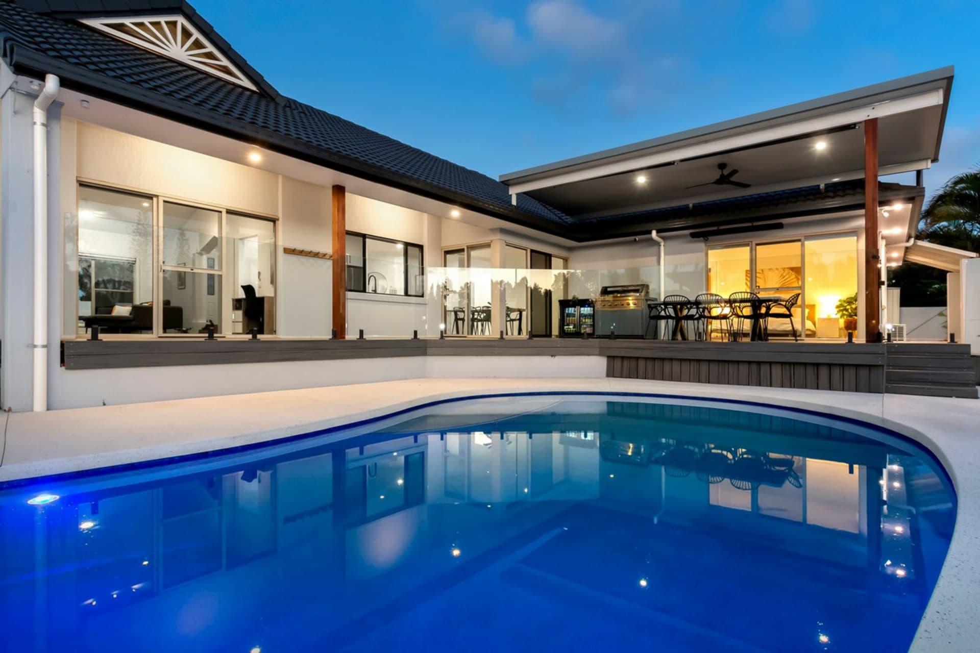 32 Palmcrest Drive, Carrara, Carrara - Thumbnail 2