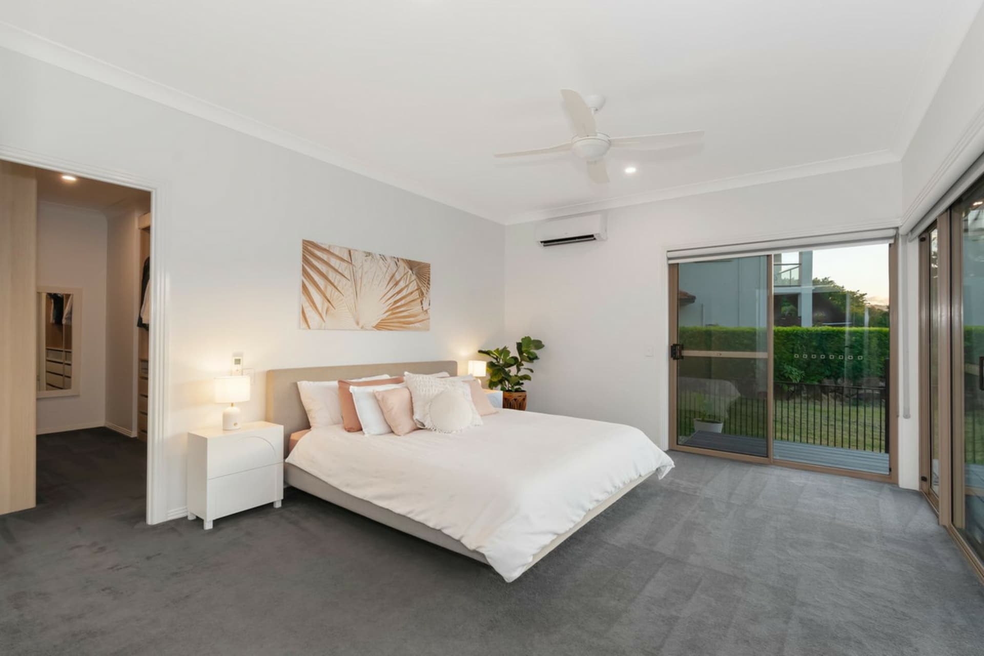 32 Palmcrest Drive, Carrara, Carrara - Thumbnail 5