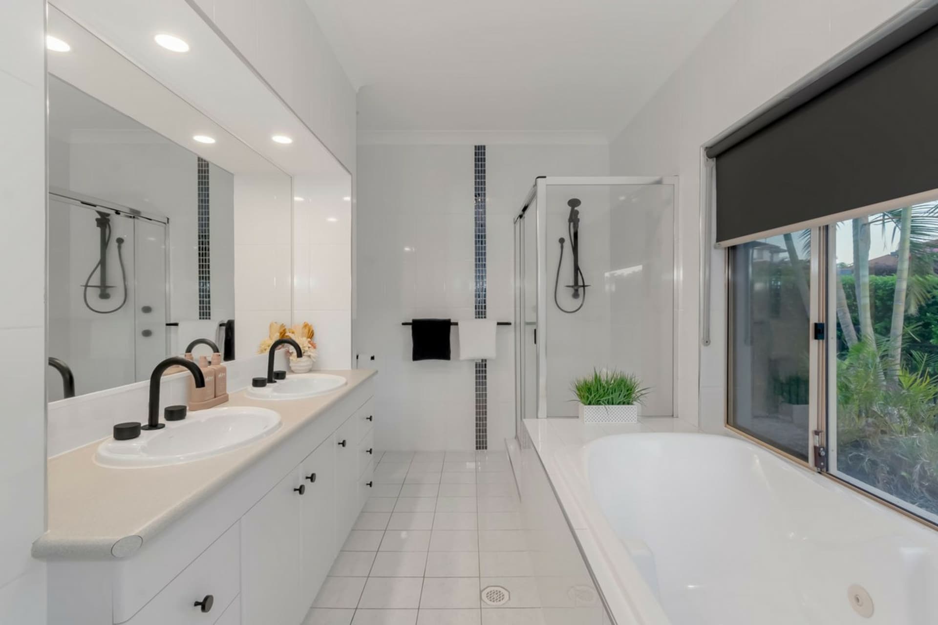 32 Palmcrest Drive, Carrara, Carrara - Thumbnail 8