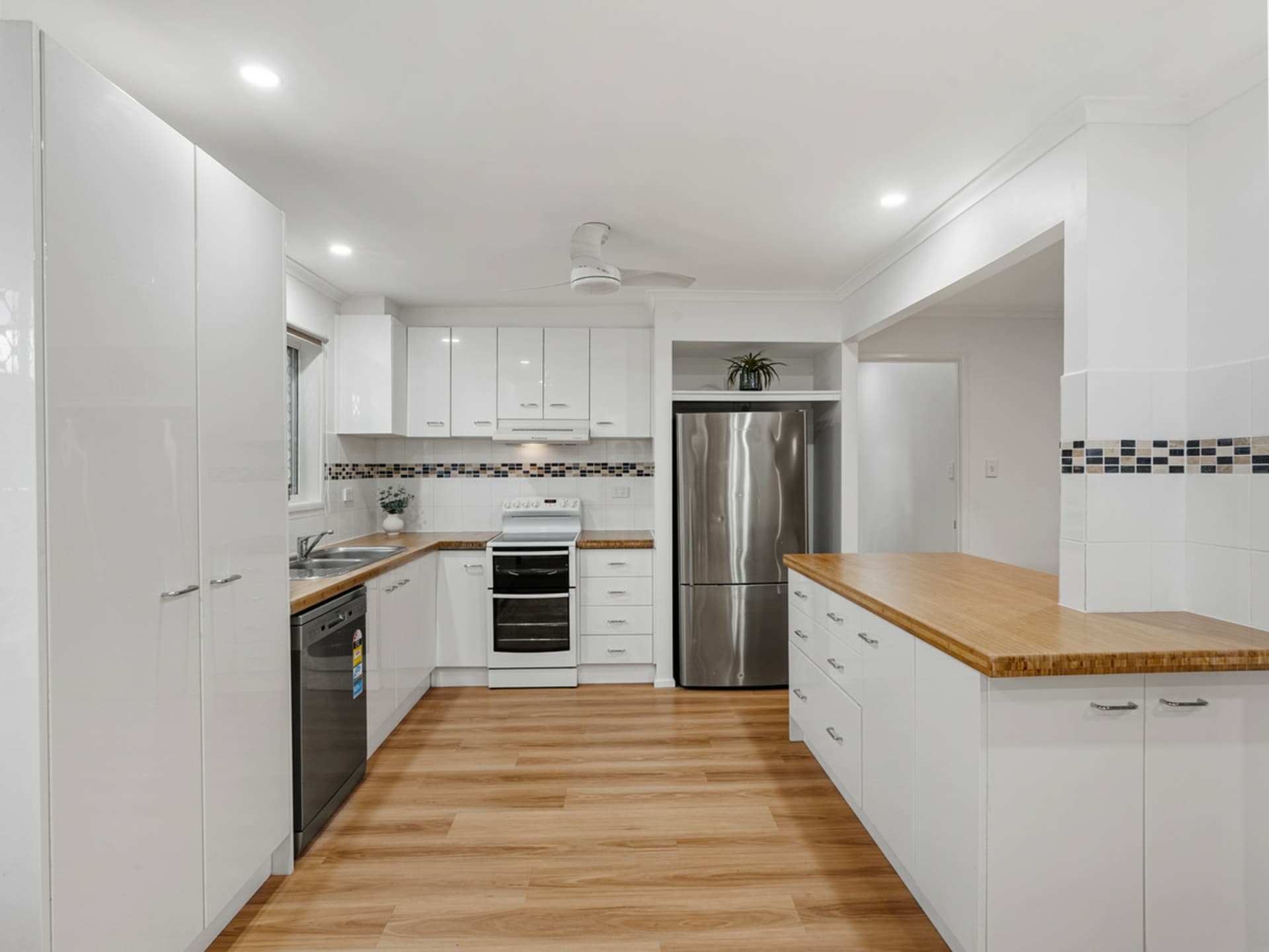 18 Lisa Street, Redland Bay, Redland Bay - Thumbnail 7