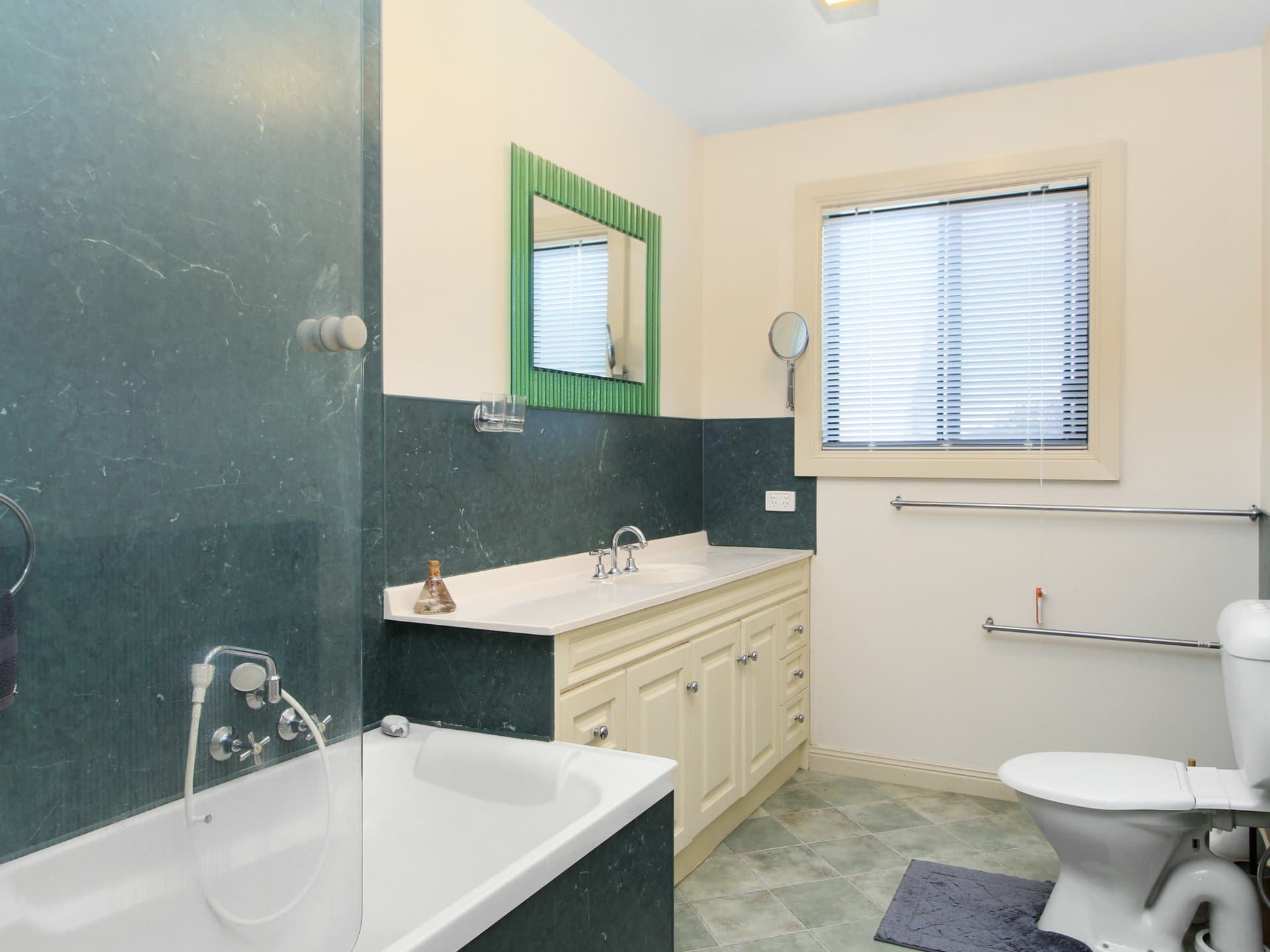 175 Princes Highway, Lakes Entrance, Lakes Entrance - Thumbnail 8