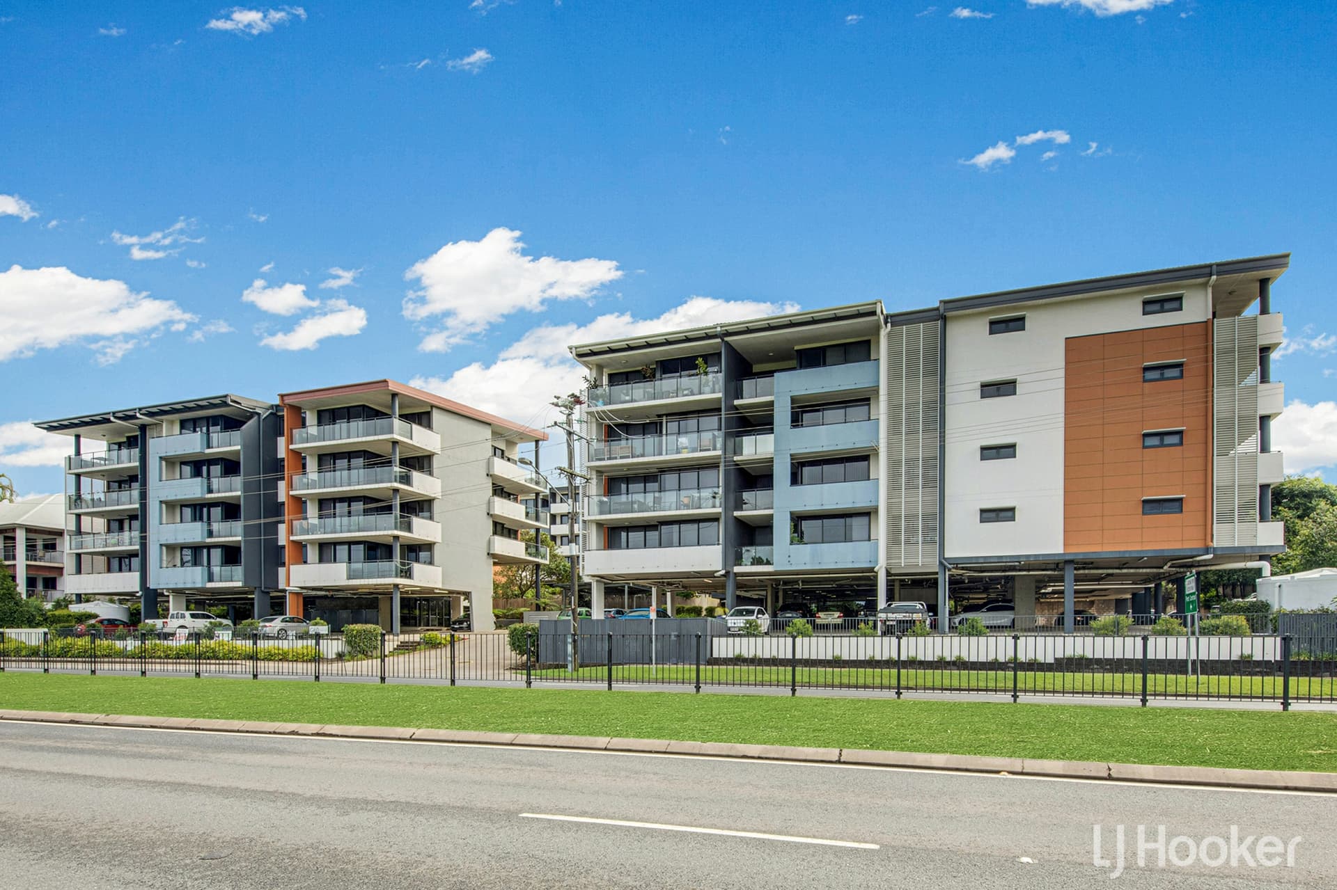 111/64 Glenlyon Street, Gladstone Central, Gladstone Central - Image 1
