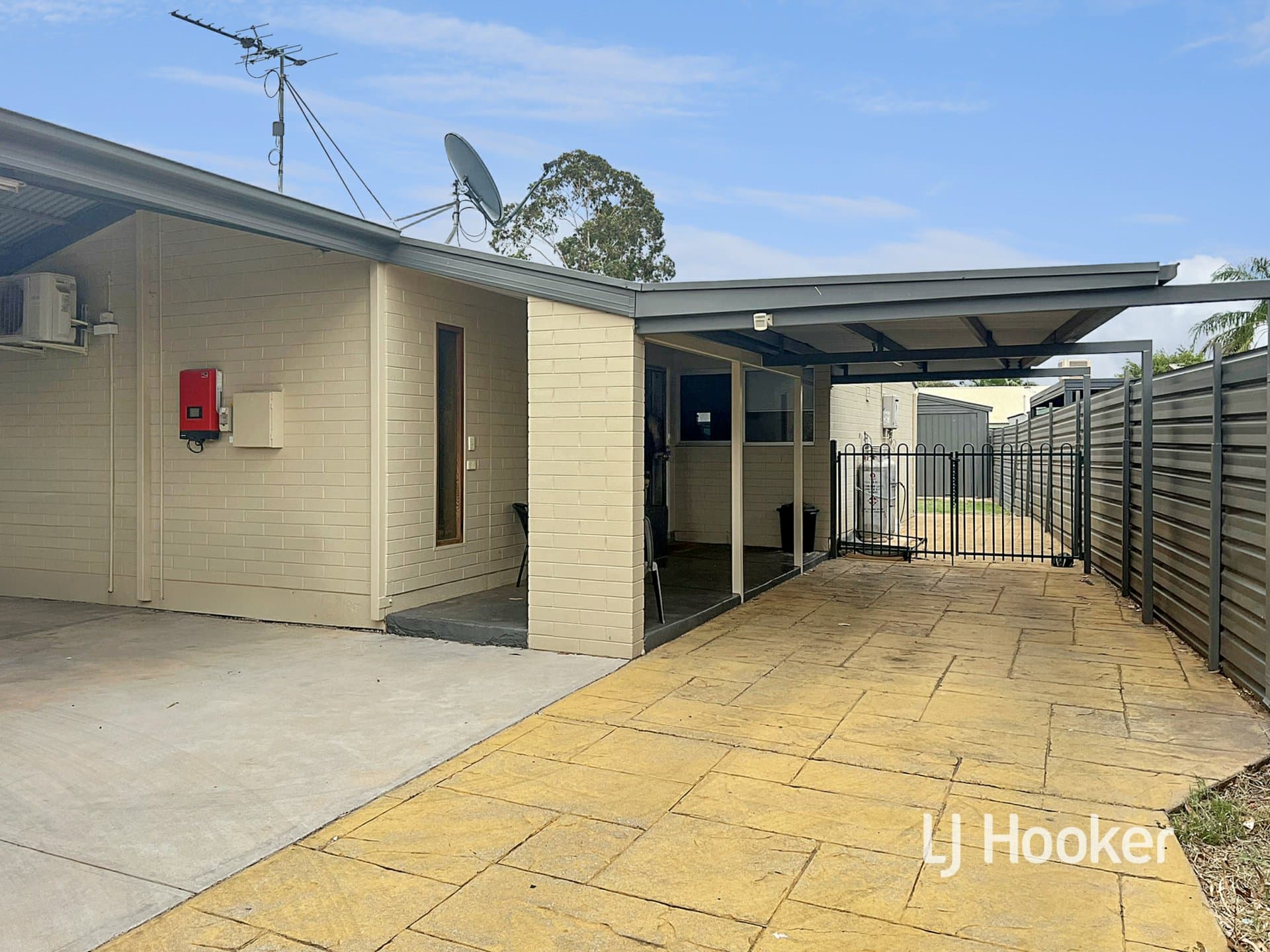 96 Dixon Road, Braitling, Braitling - Thumbnail 3