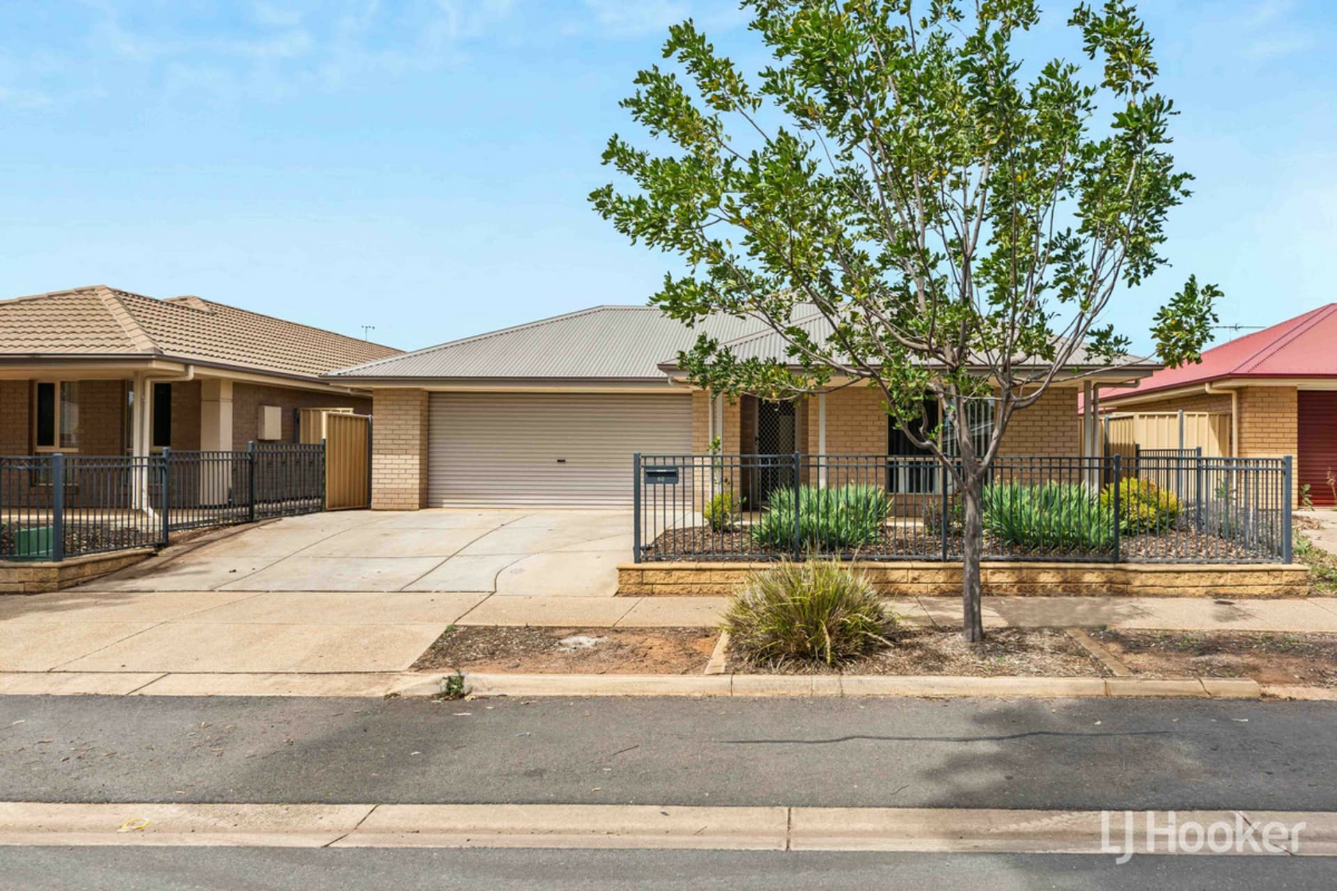 60 Douglas Drive, Munno Para, Munno Para - Image 1