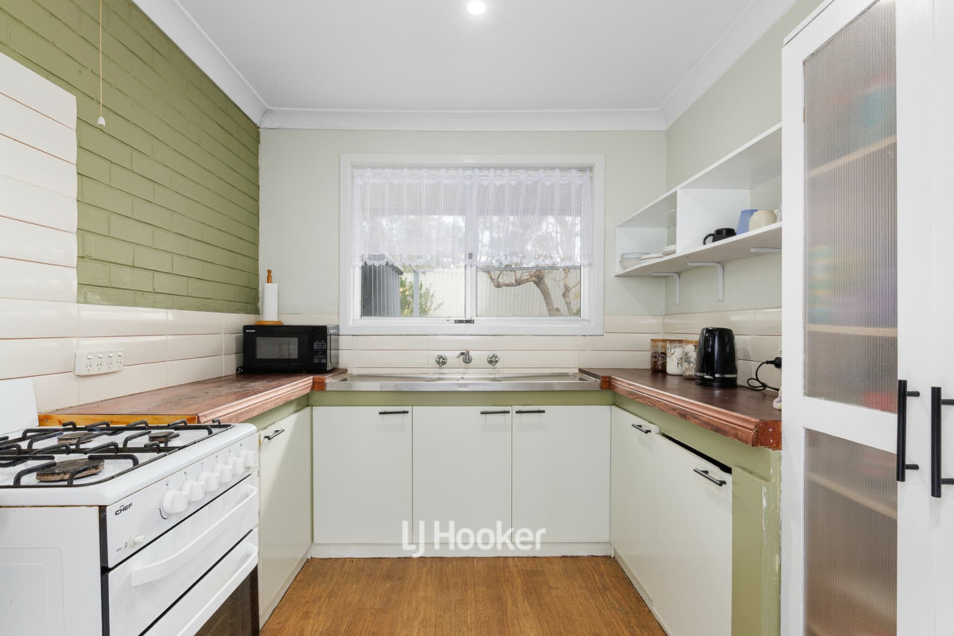 1E Jacaranda Crescent, Withers, Withers - Thumbnail 6