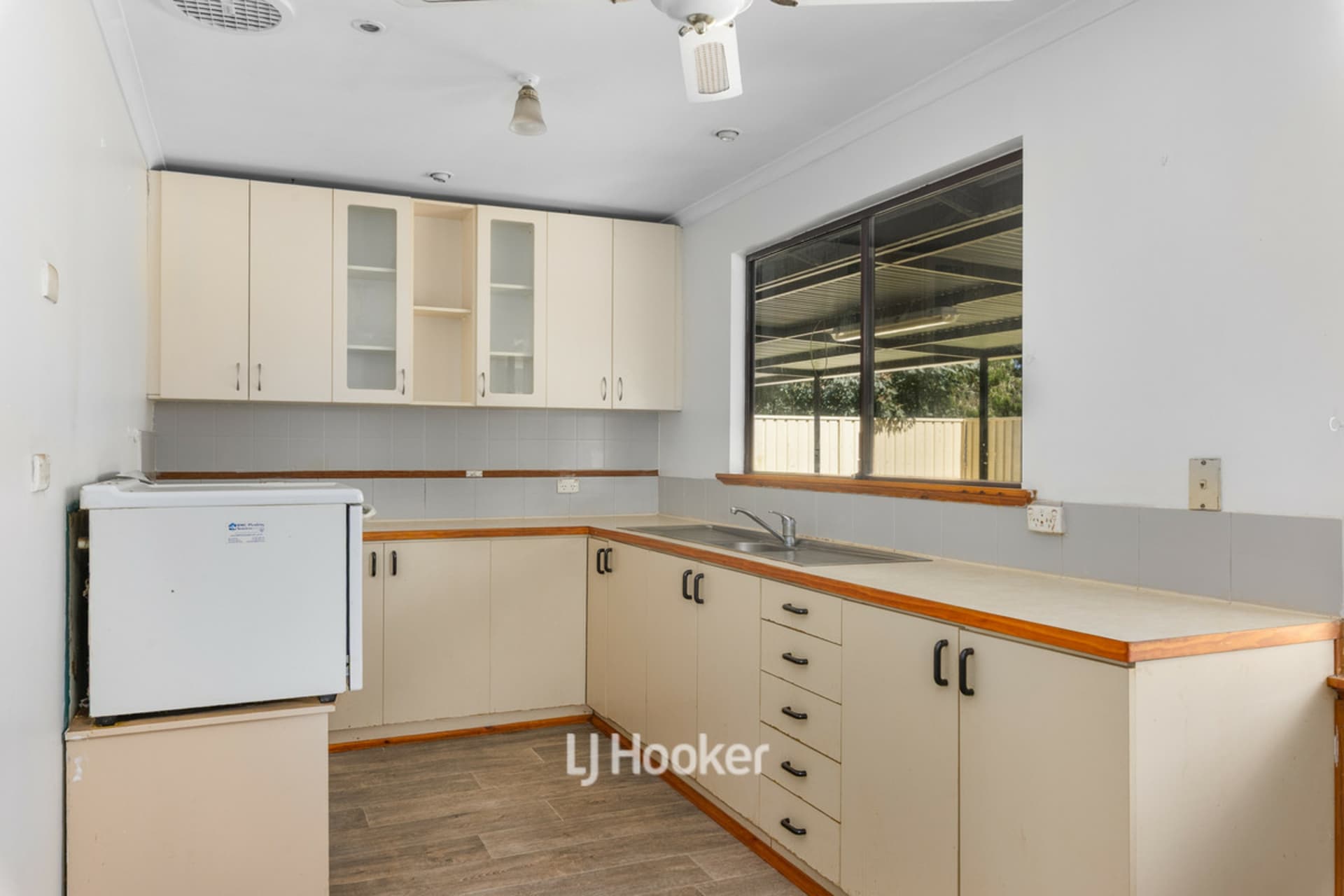 2 Coral Drive, Leschenault, Leschenault - Thumbnail 2