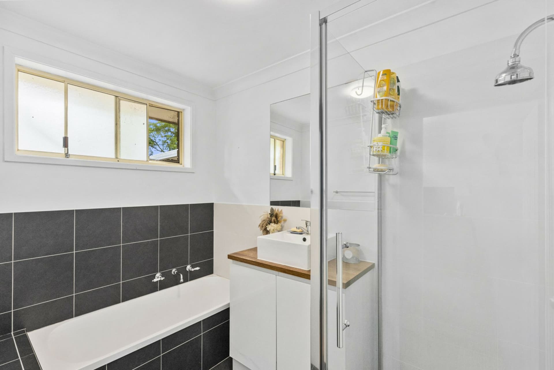 18 Debra Anne Drive, Bateau Bay, Bateau Bay - Thumbnail 7