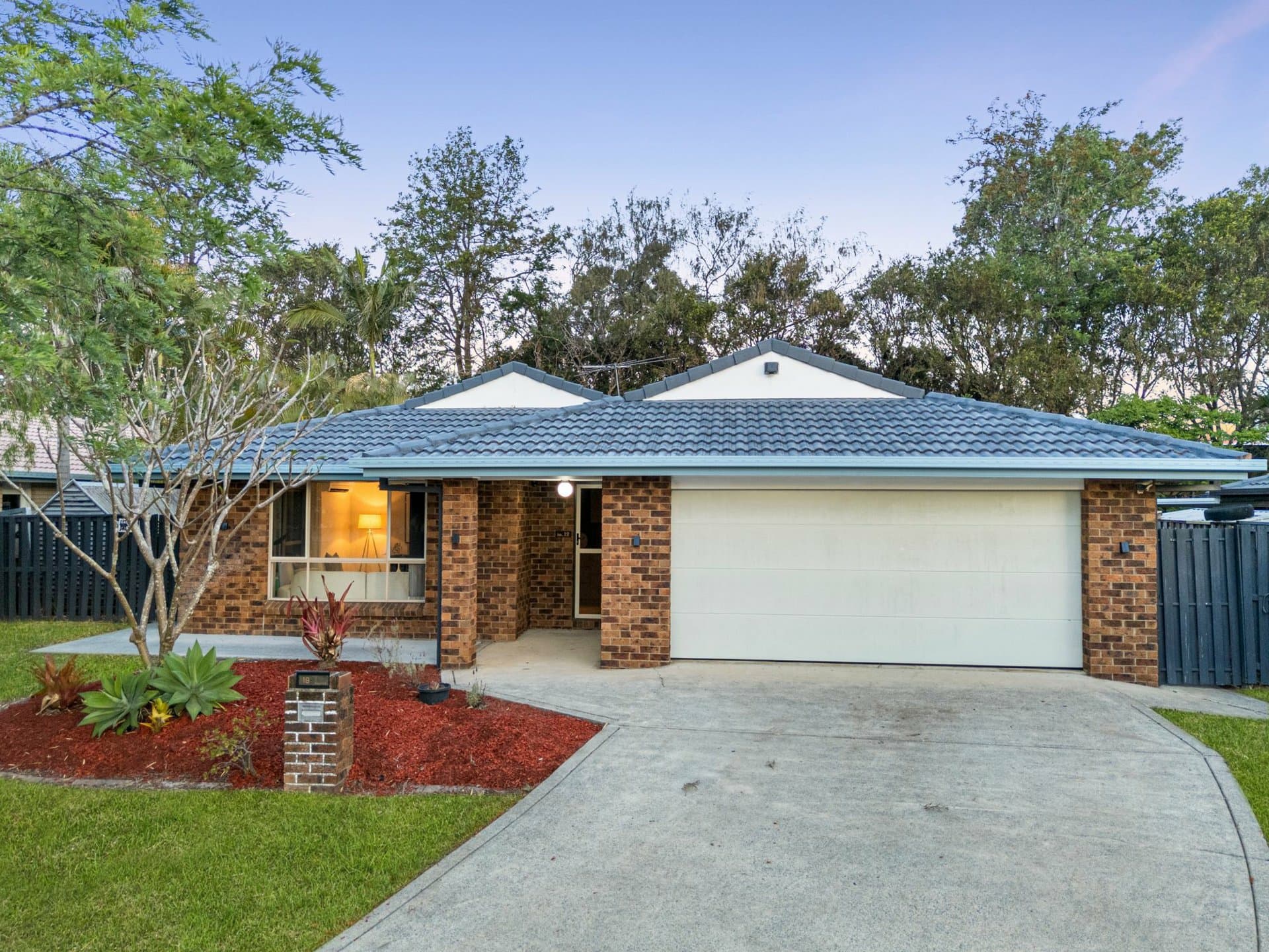 19 Housman Place, Calamvale, Calamvale - Image 1