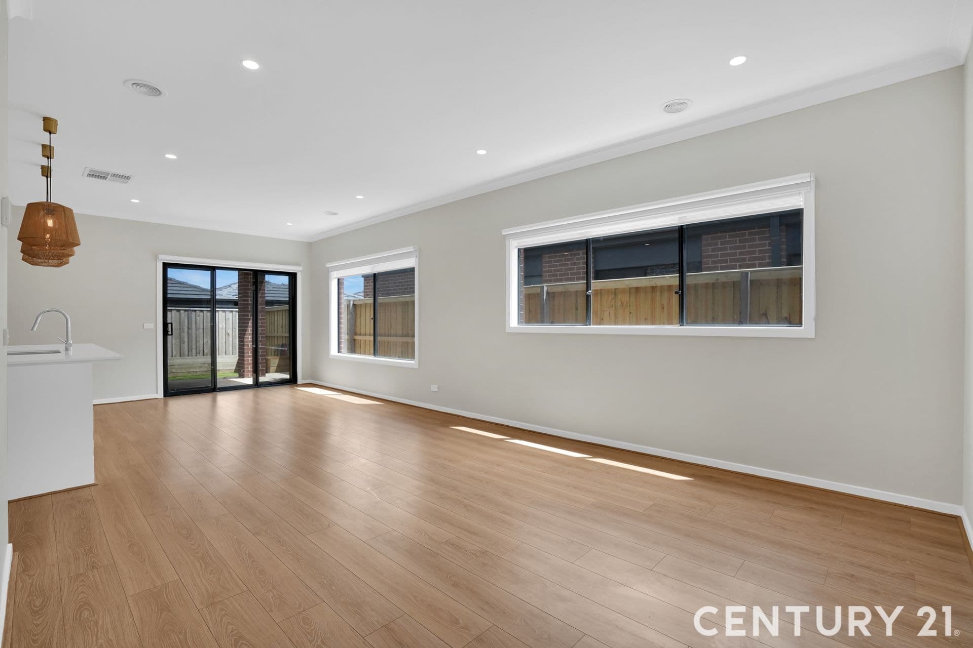 Suite 4 241-244 Caroline Springs Blvd, Caroline Springs, VIC, 3023, Deanside - Thumbnail 4